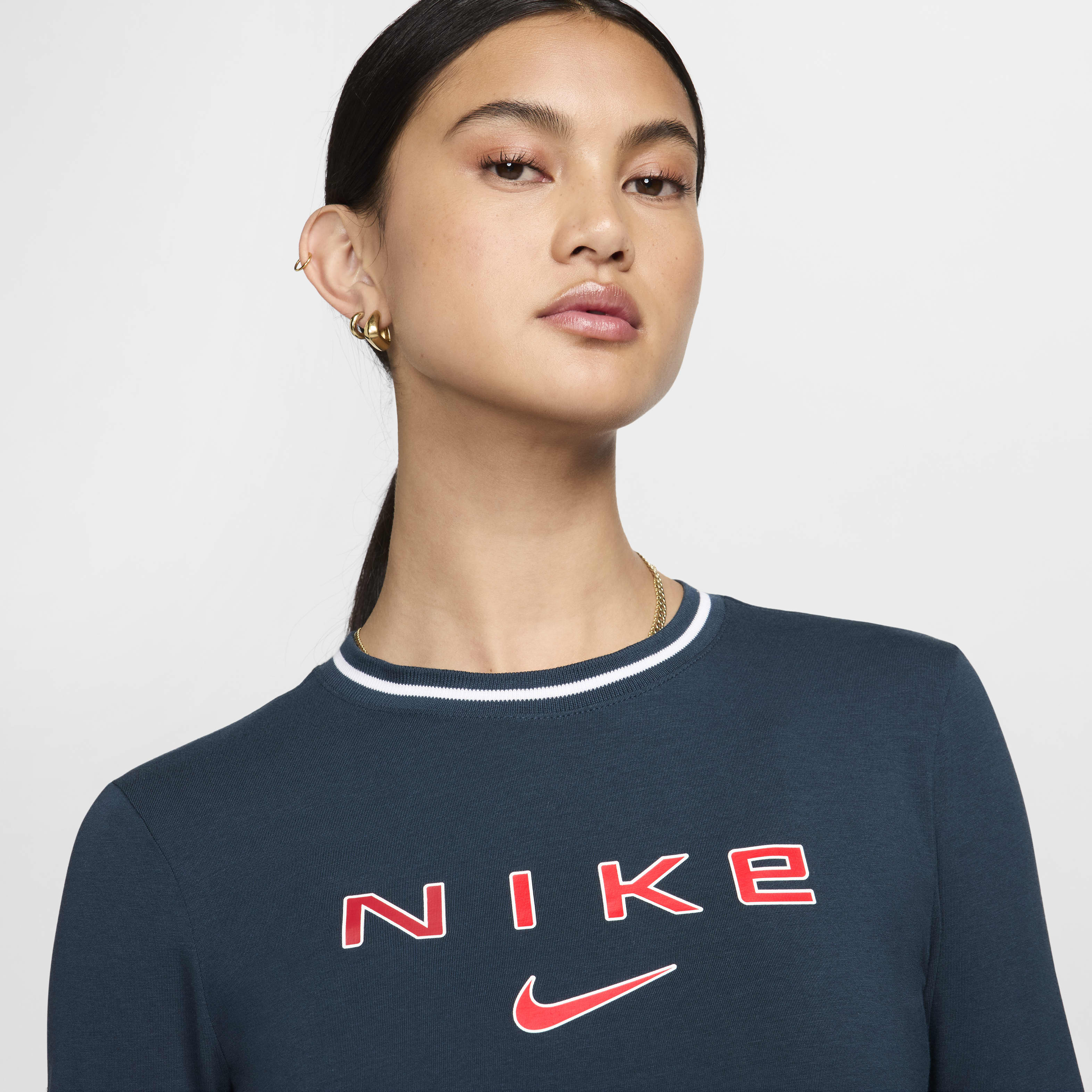 Nike Sportswear Chill Knit Women's Slim Long-Sleeve Cropped Graphic Tee