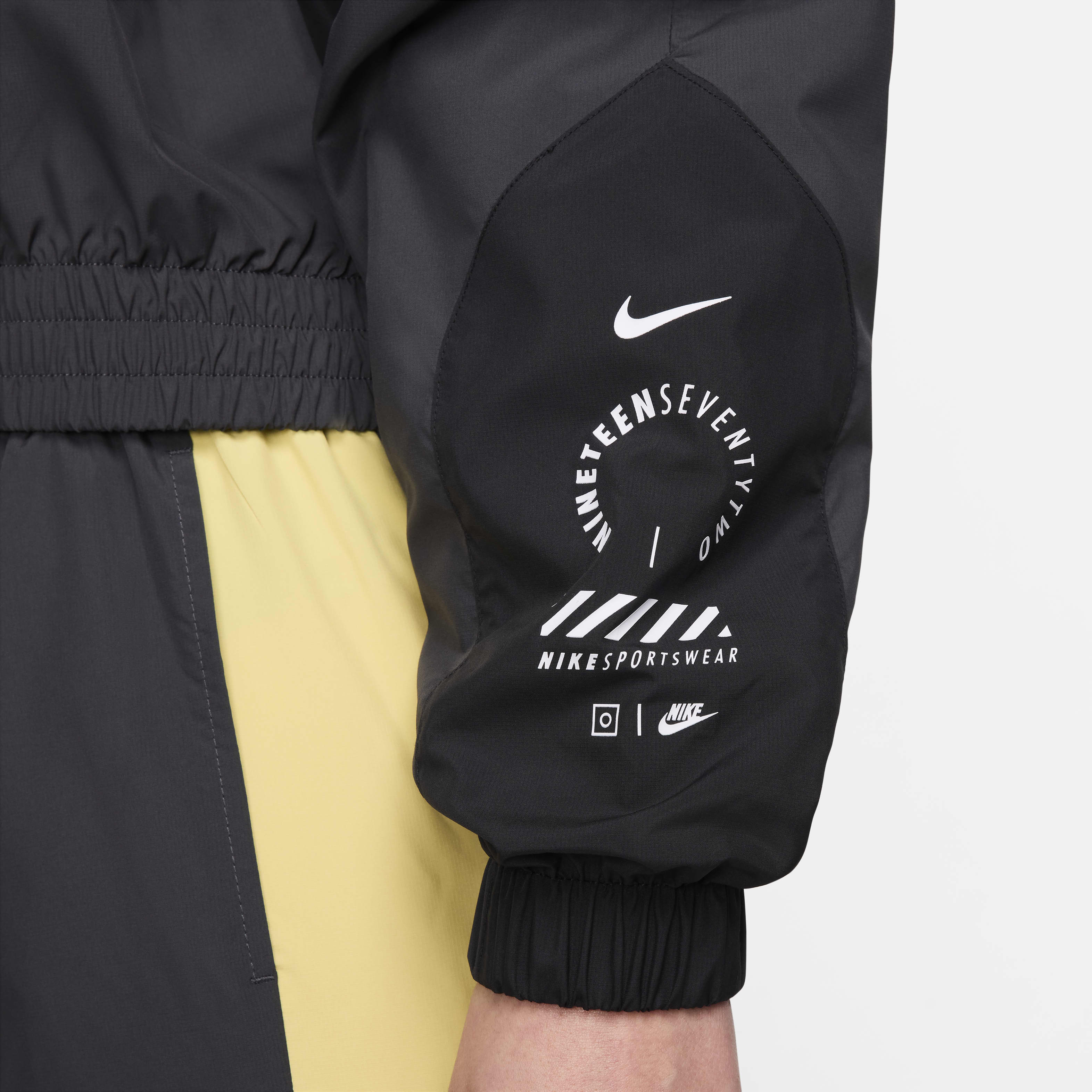 Nike Sportswear Women's Woven Jacket