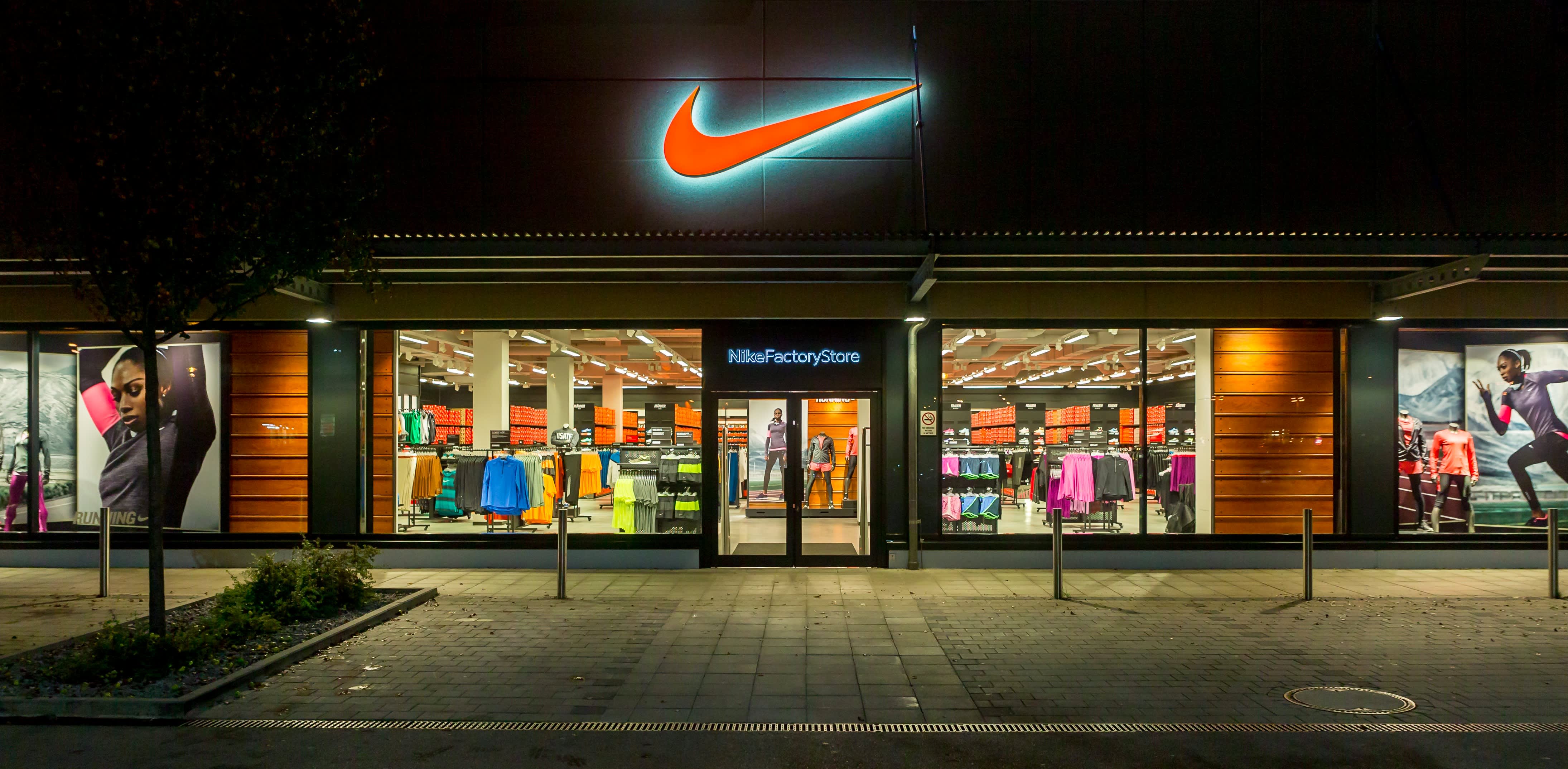 Gezichtsveld cliënt Heel Brunnthal Nike Factory Store. Brunnthal, Bavaria. Nike.com