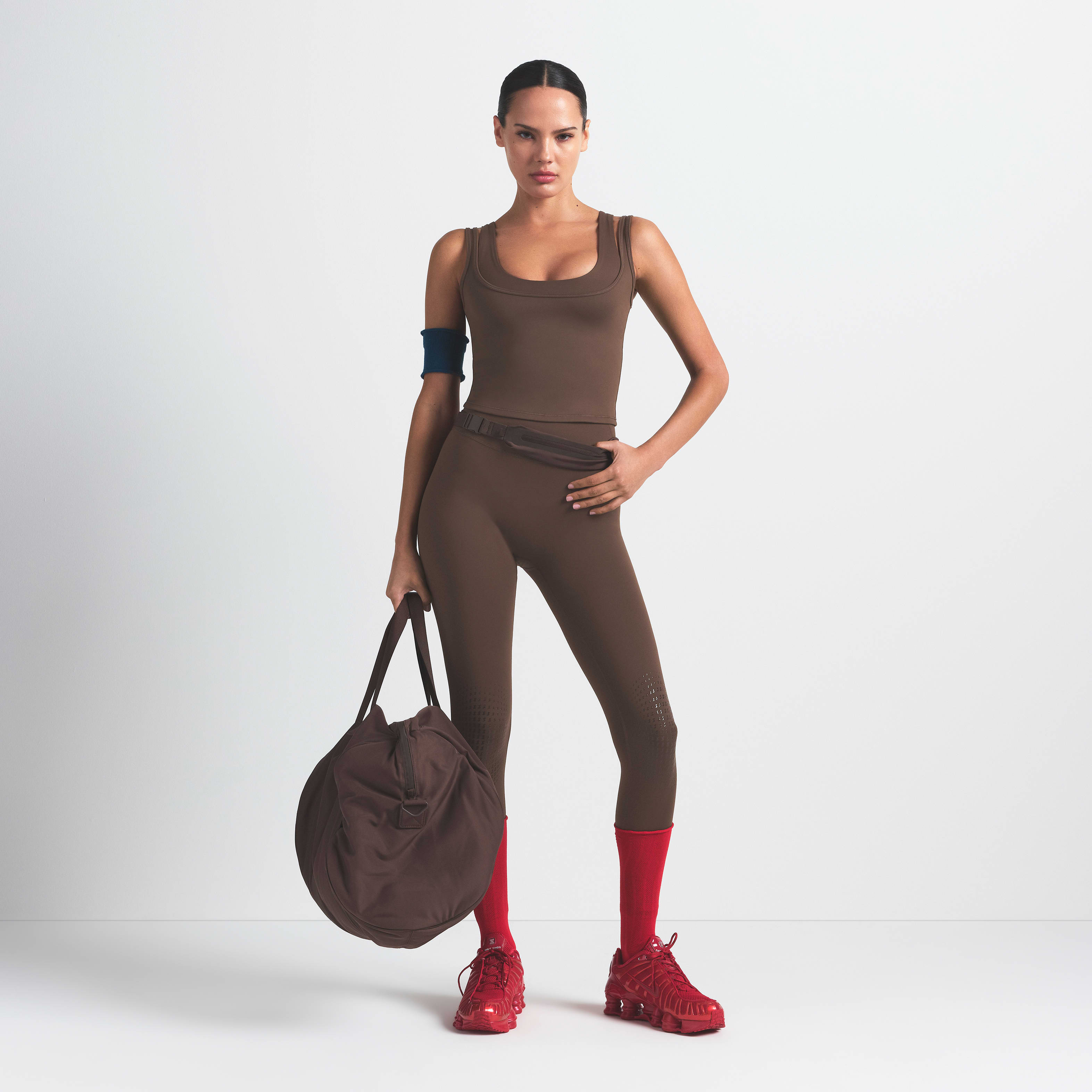 NikeSKIMS Matte Women's High-Waisted 26" Knee Grip Leggings