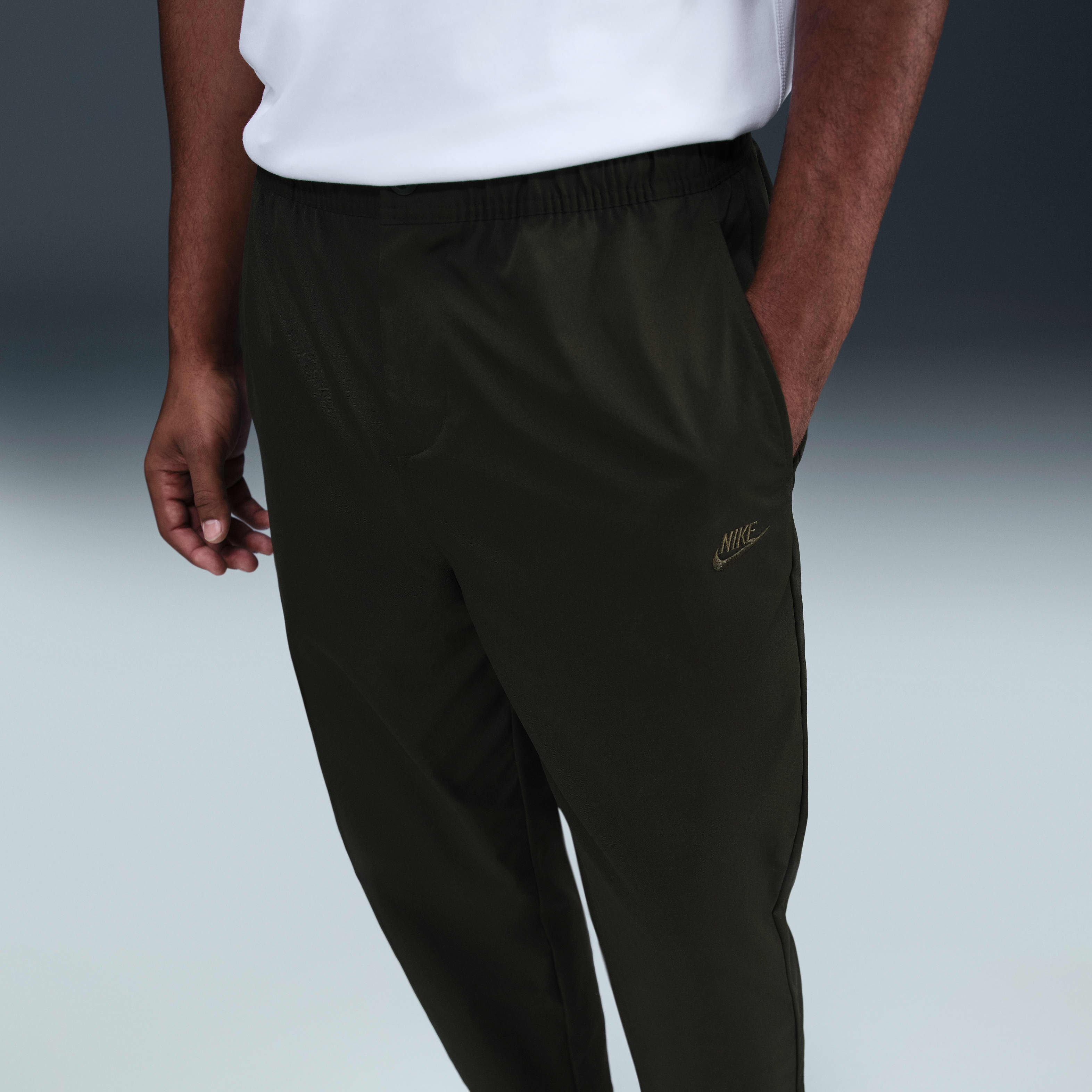 Nike Club Men's Woven Tapered Pants