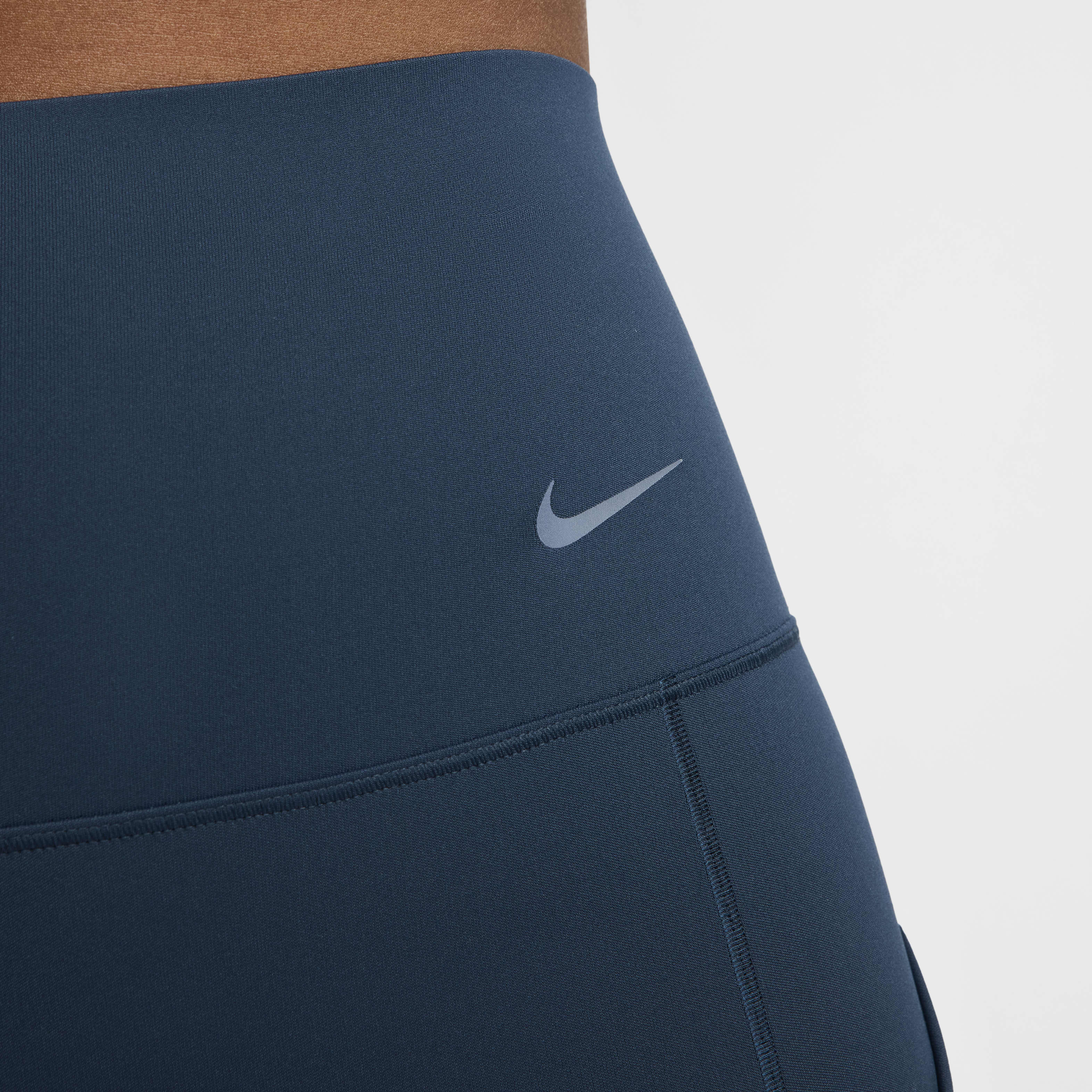 Nike Universa Women's Medium-Support Mid-Rise 7/8 Leggings with Pockets