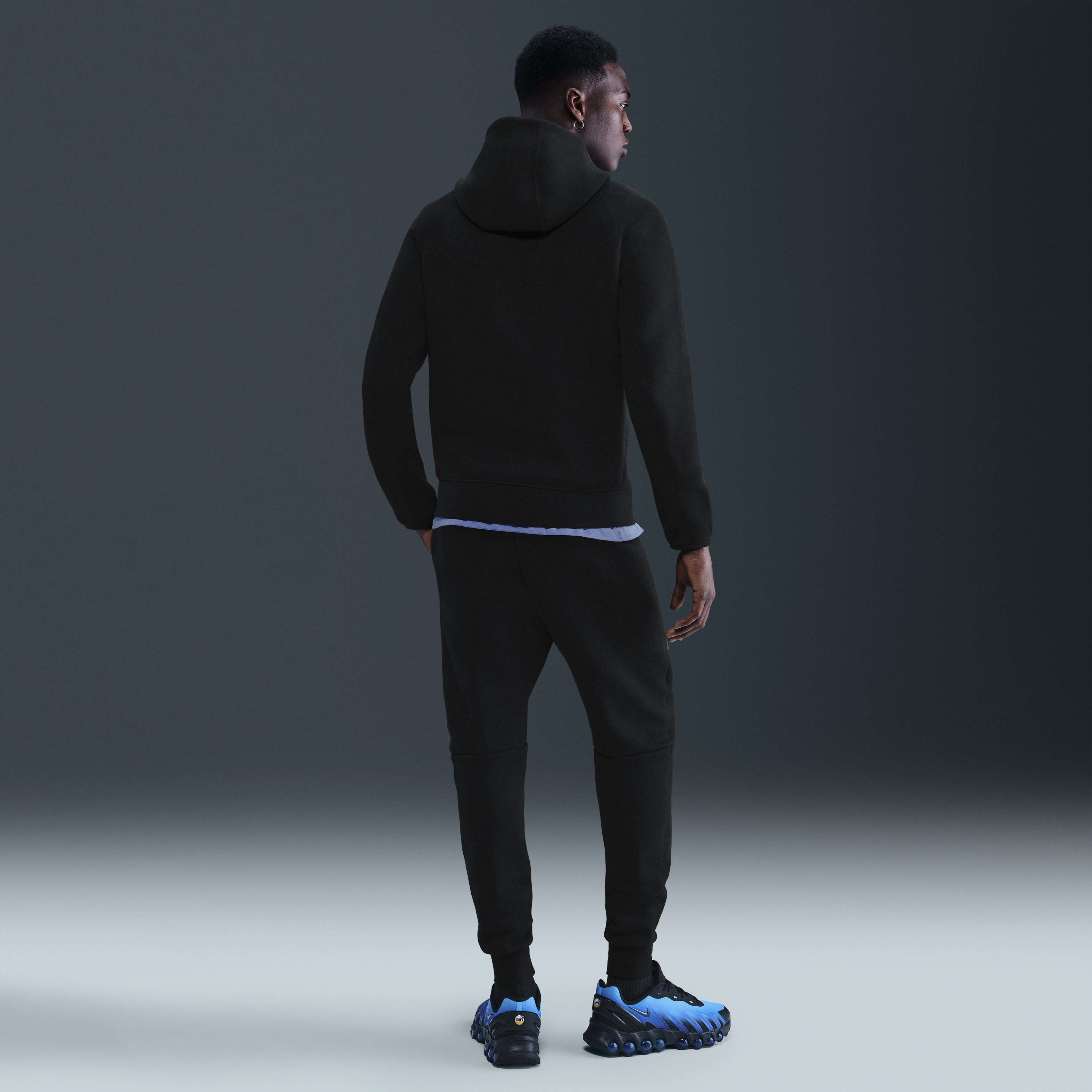 Chelsea FC Tech Men's Nike Total 90 Soccer Fleece Joggers