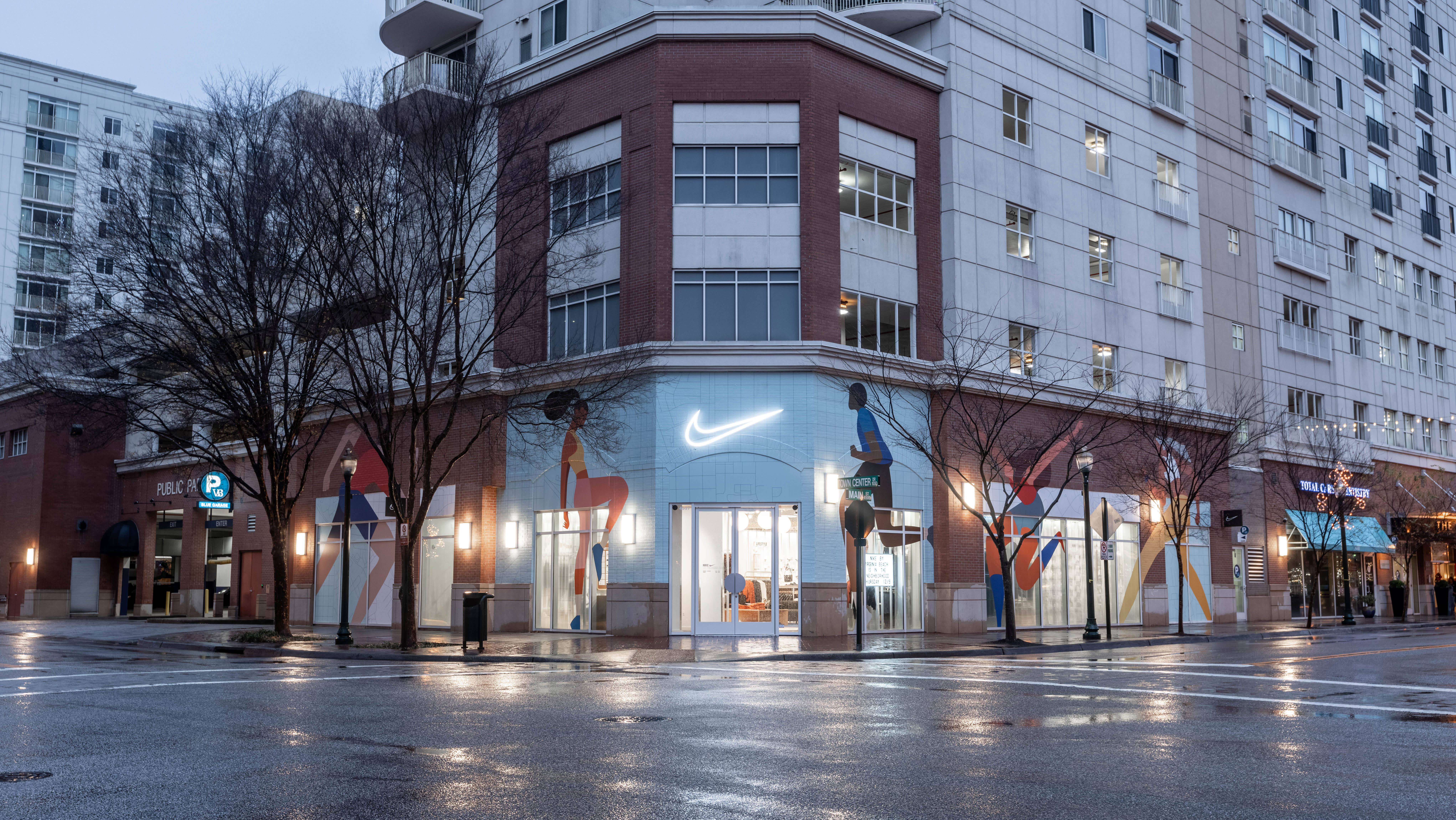 nike outlet williamsburg hours