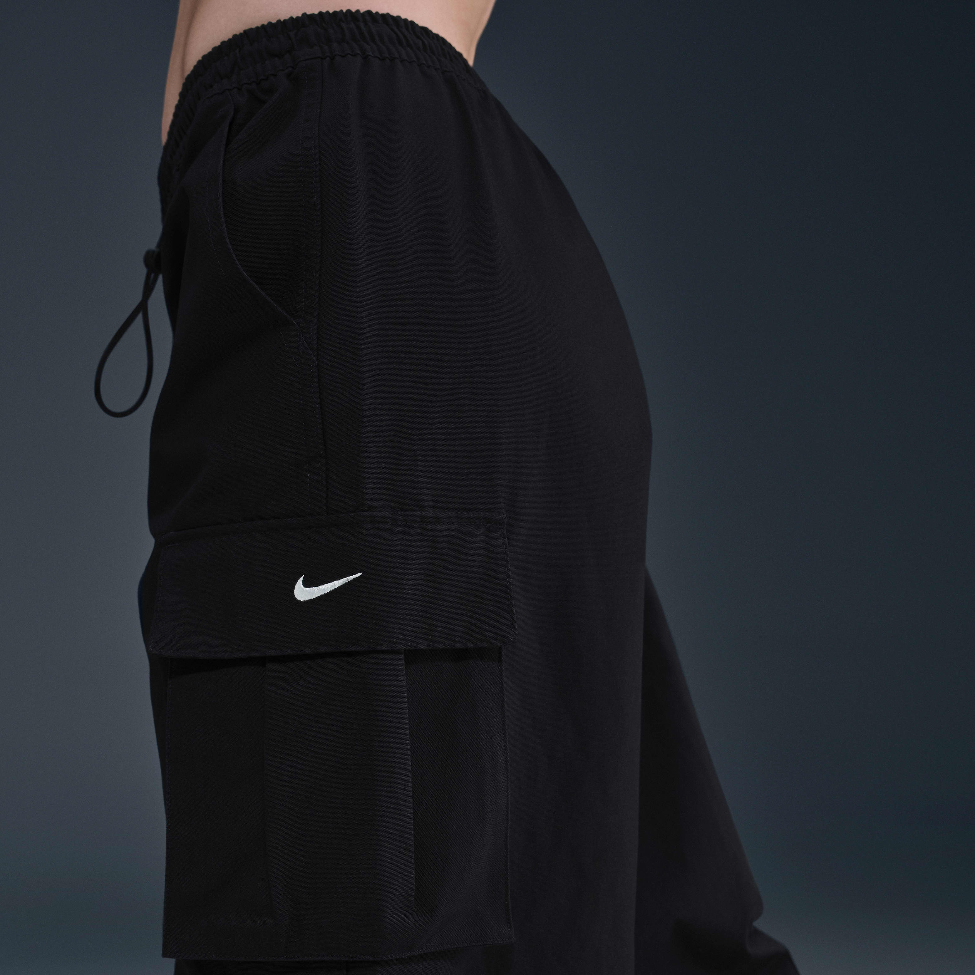 Nike Sportswear Women's Mid-Rise Oversized Woven Cargo Pants