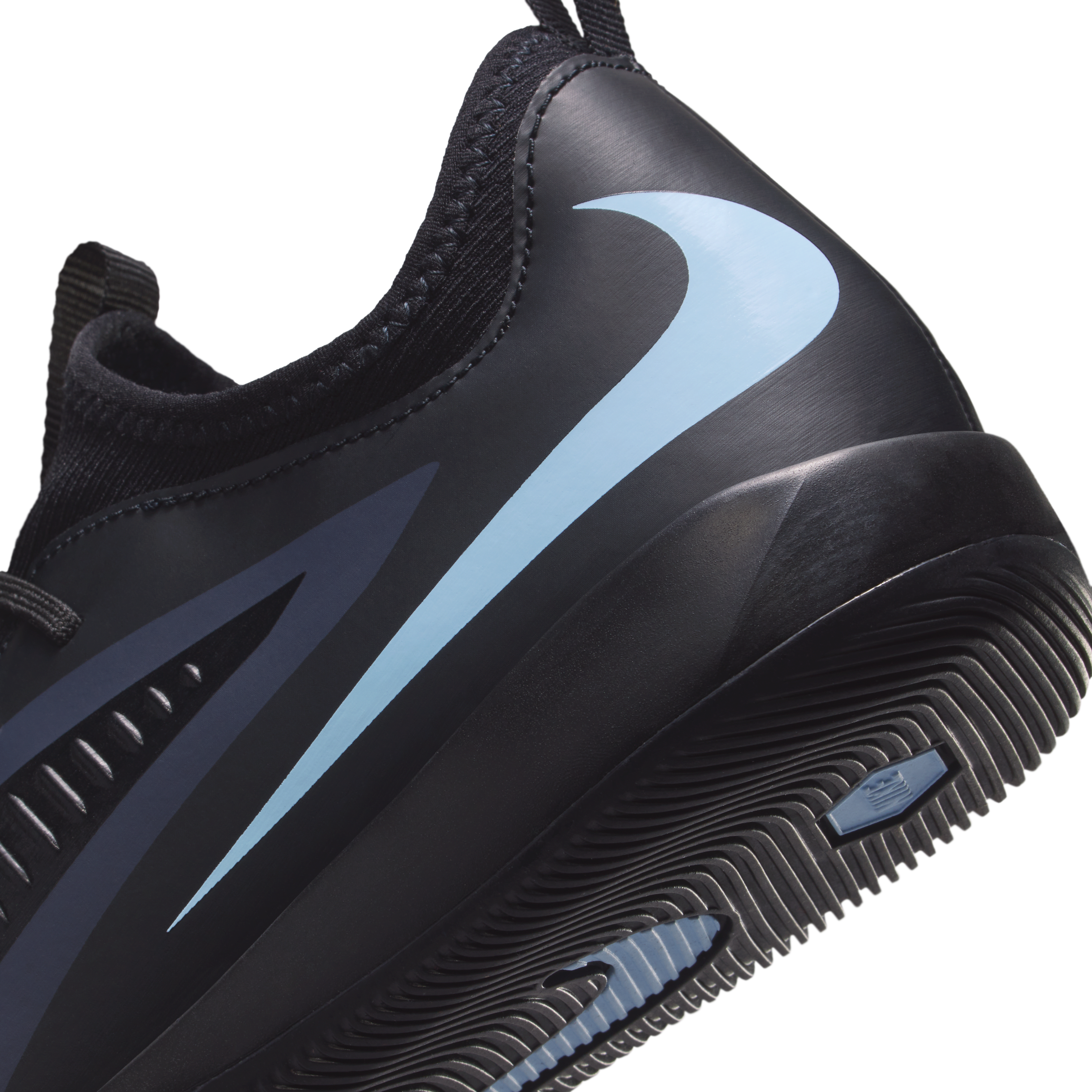 Nike Jr. Phantom 6 Low Academy Big Kids' Indoor/Court Soccer Shoes