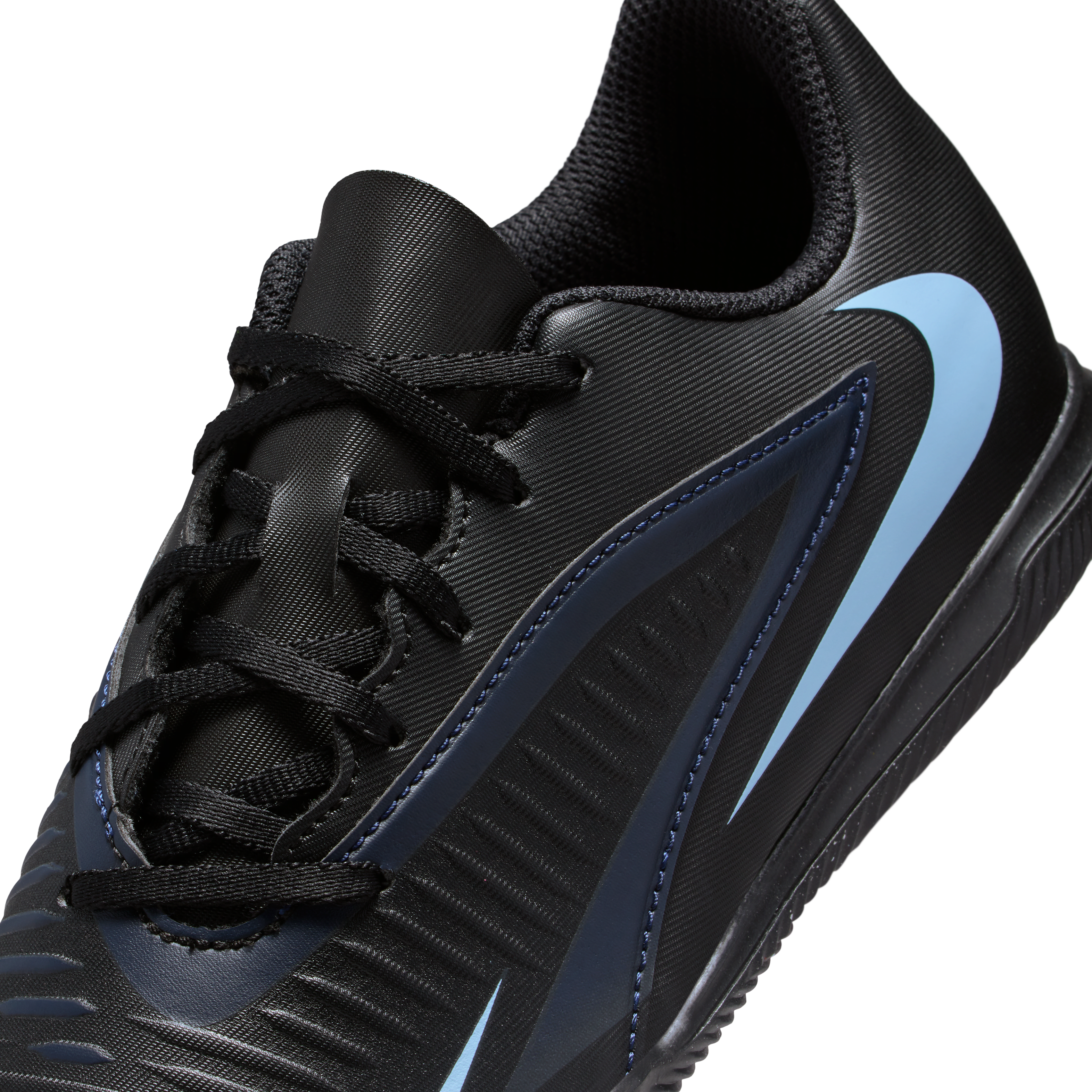 Nike Jr. Phantom 6 Low Club Big Kids' Indoor/Court Soccer Shoes