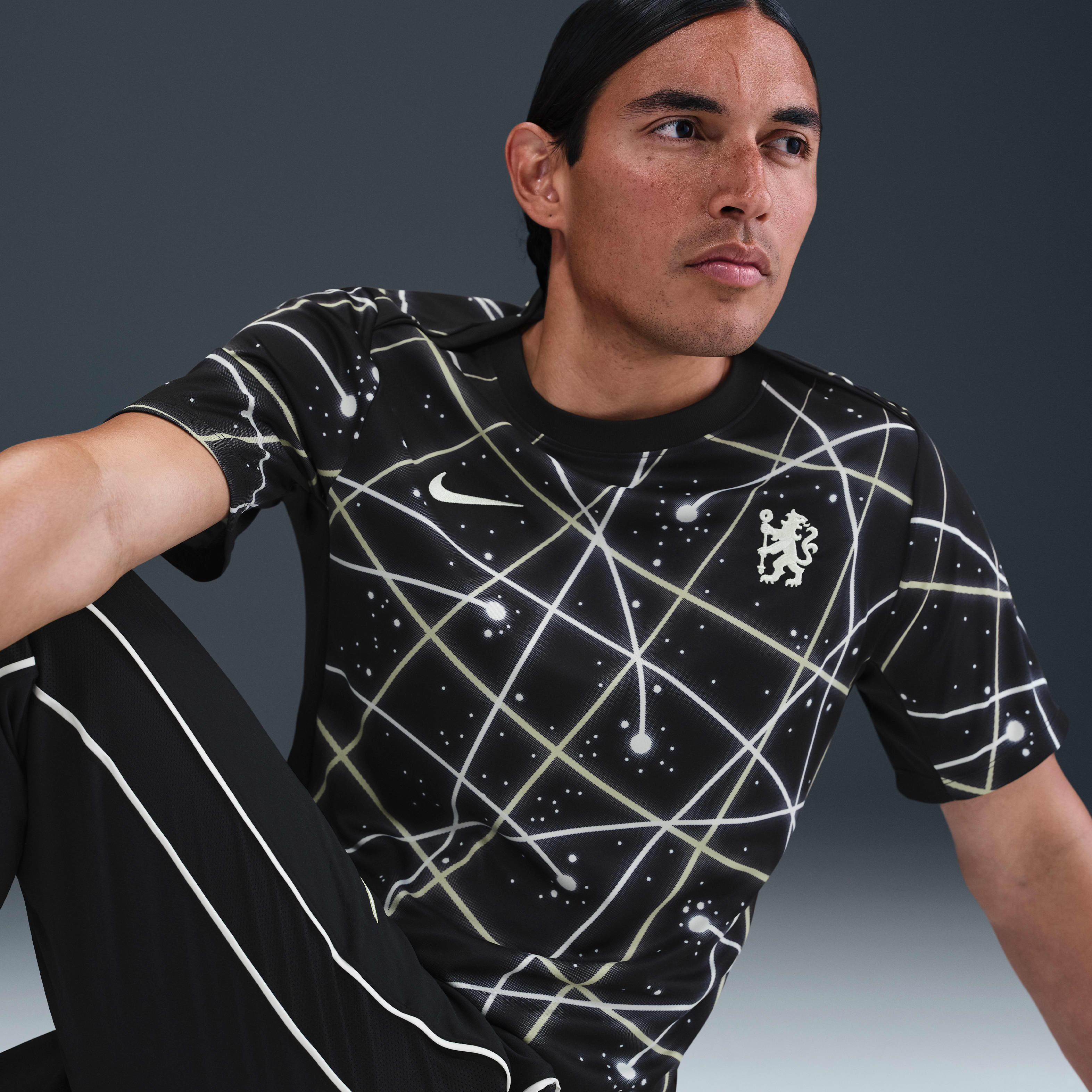 Chelsea FC Academy Pro Men's Nike Dri-FIT Soccer Pre-Match Short-Sleeve Top