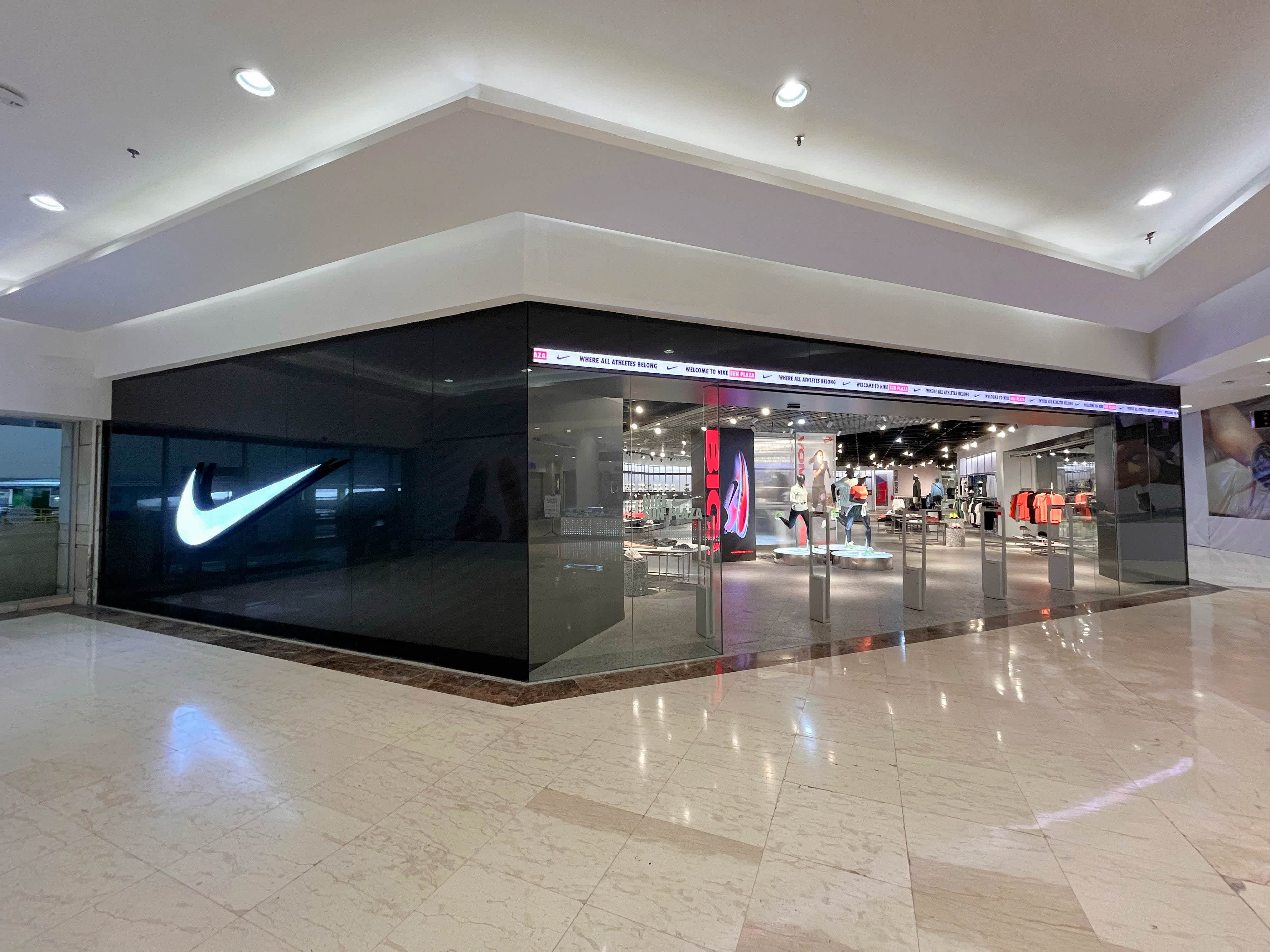 Nike Sun Plaza