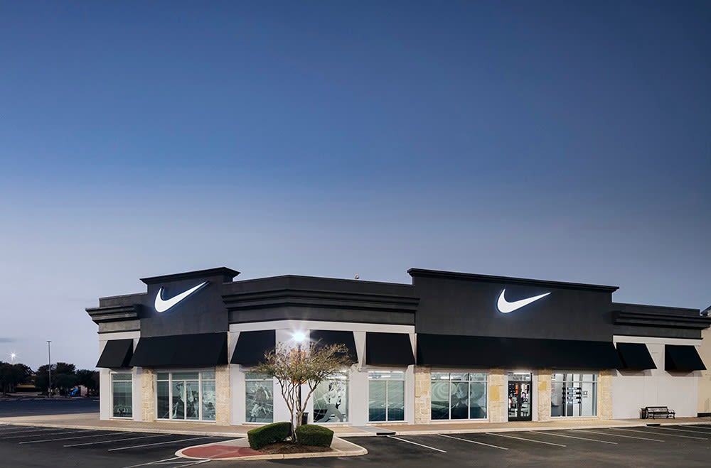 nike store in the woodlands