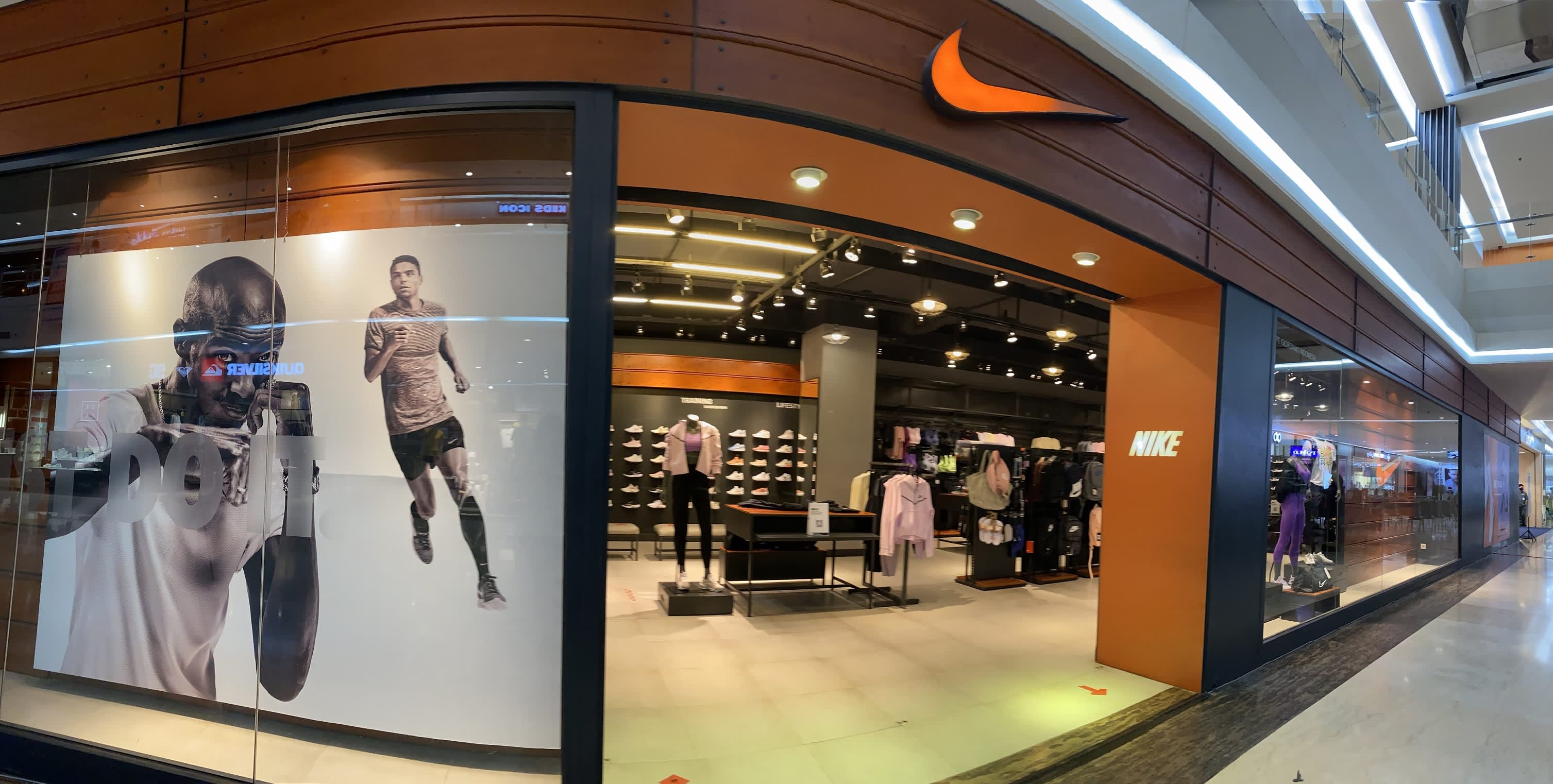 nike store town square