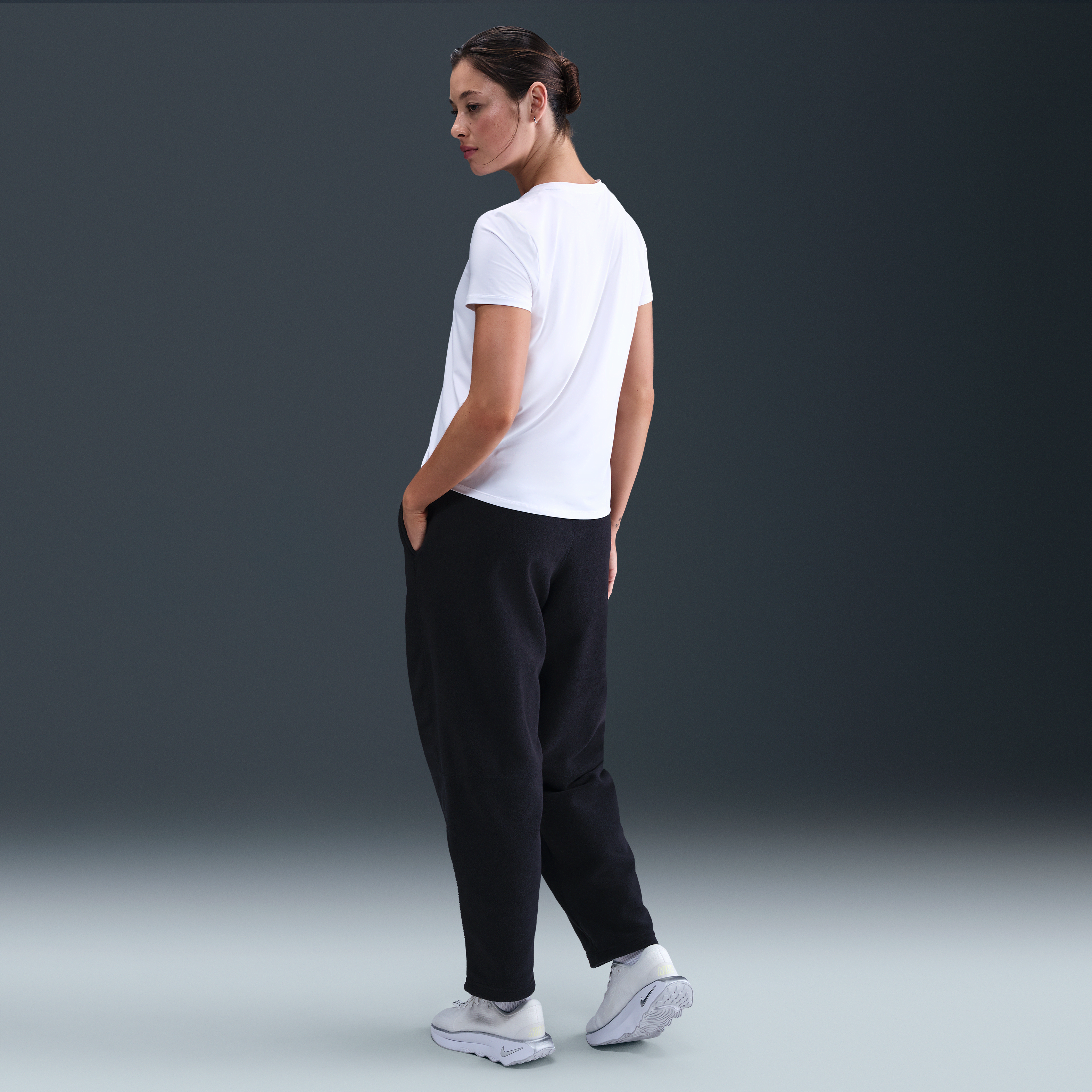 Nike One Women's Therma-FIT Mid-Rise Fleece Pants