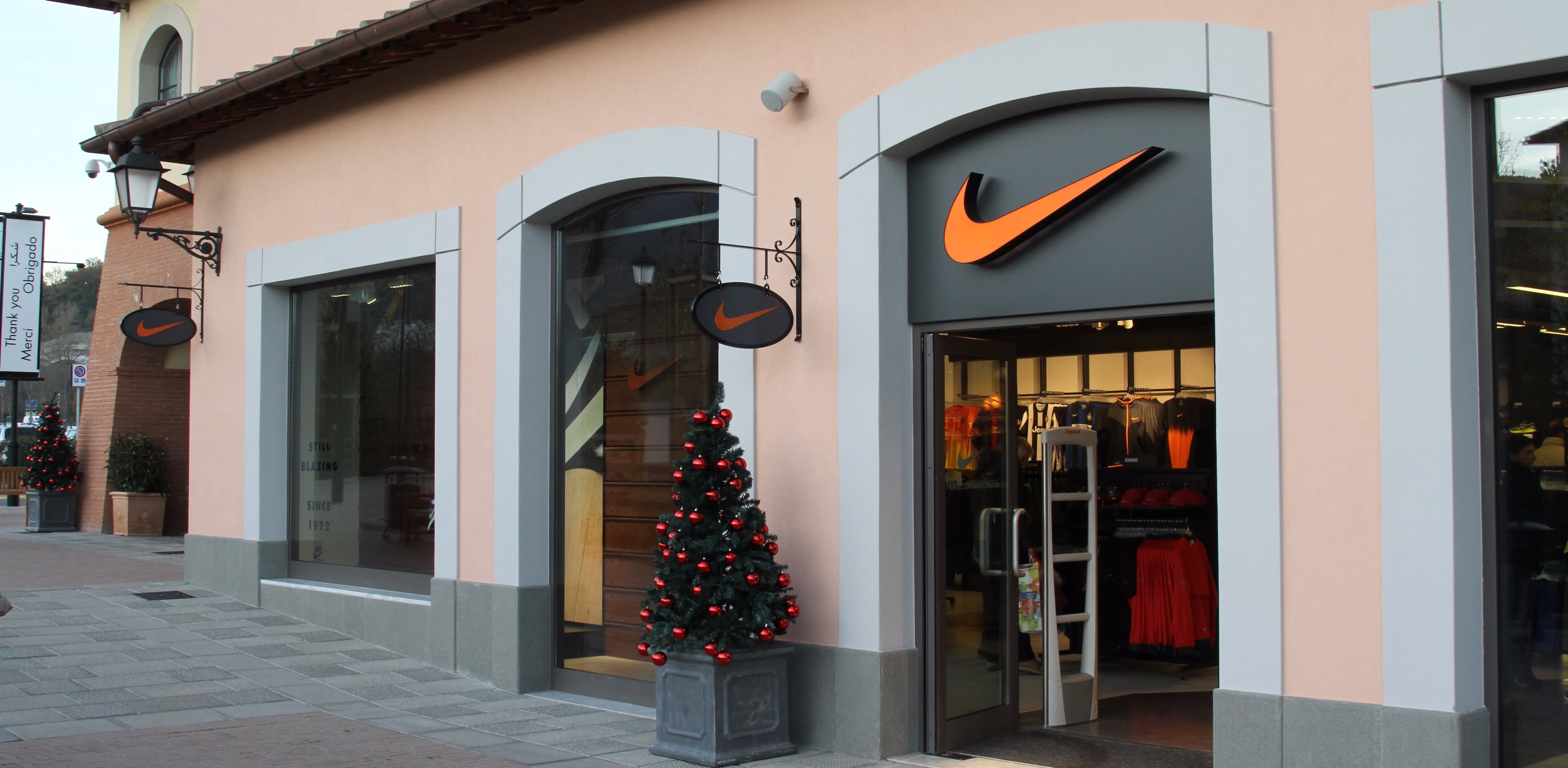 Impedir televisor circulación Nike Stores in Italy. Nike.com