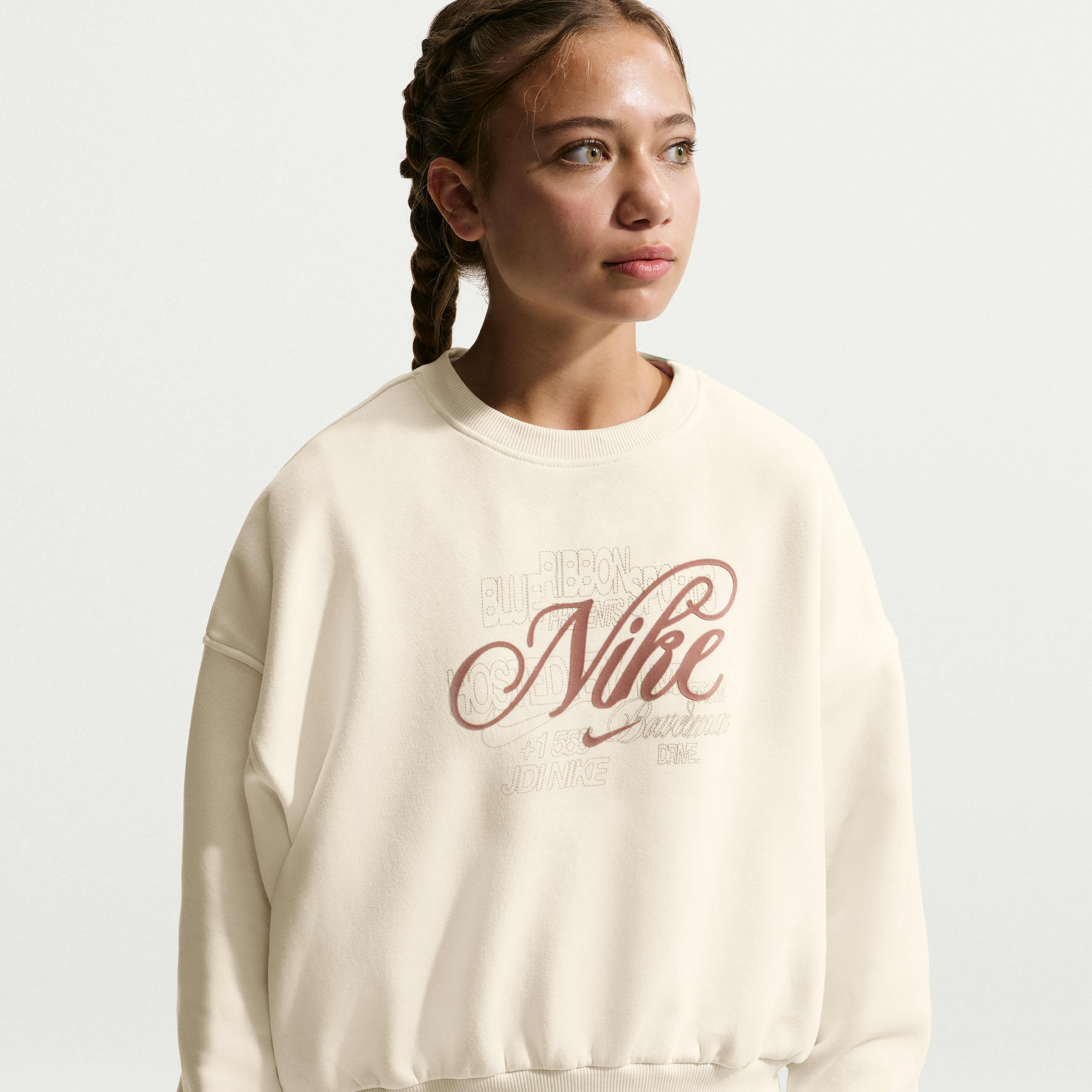 Nike Sportswear Club Fleece Big Kids' (Girls') Boxy Crew-Neck Sweatshirt