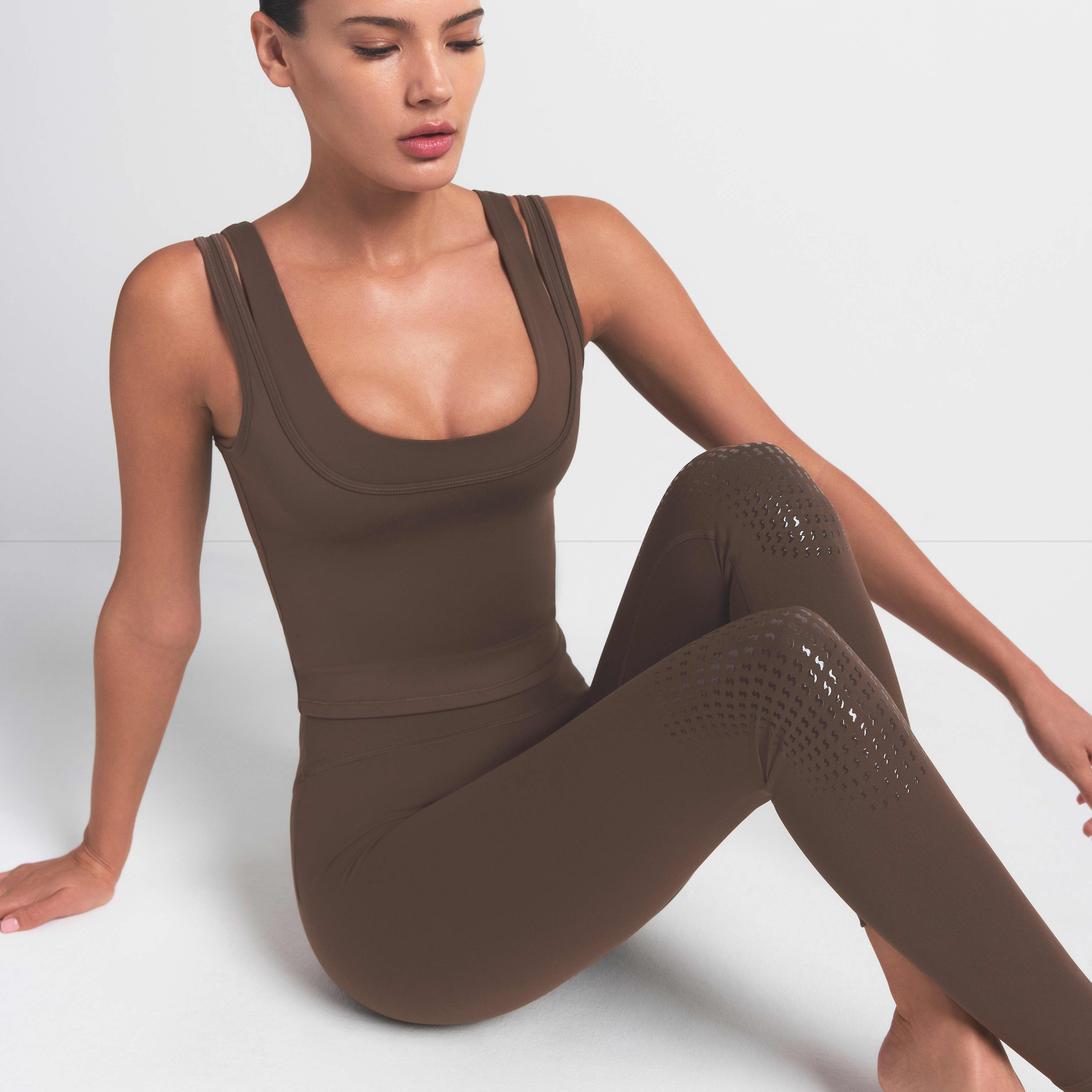 NikeSKIMS Matte Women's High-Waisted 26" Knee Grip Leggings