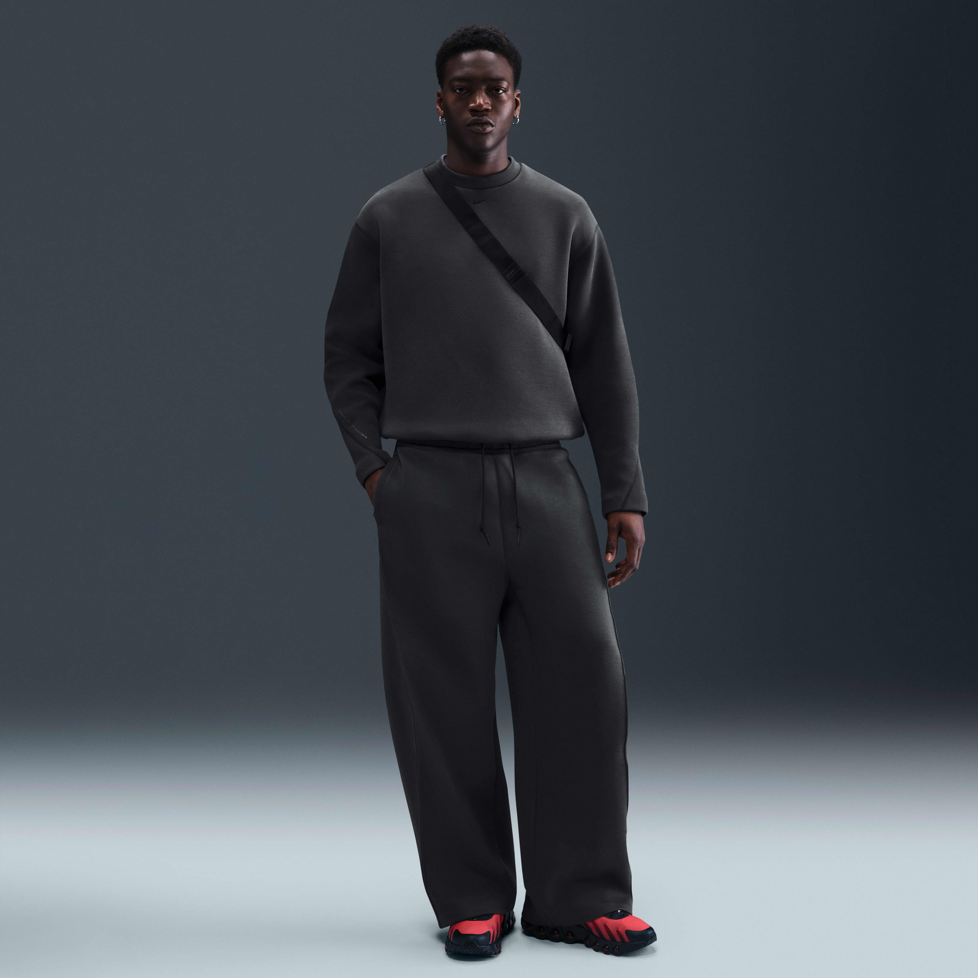 Nike Tech Men's Fleece Loose-Fit Open Hem Pants