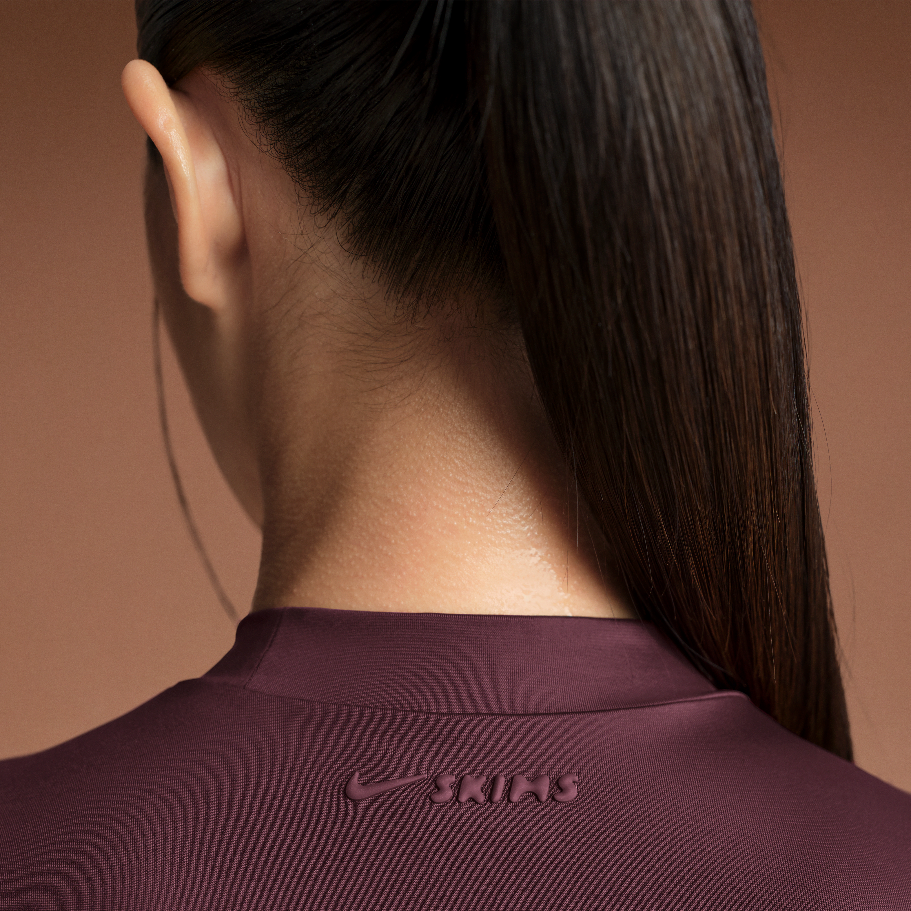 NikeSKIMS Shine Women's Mock-Neck Short-Sleeve Top