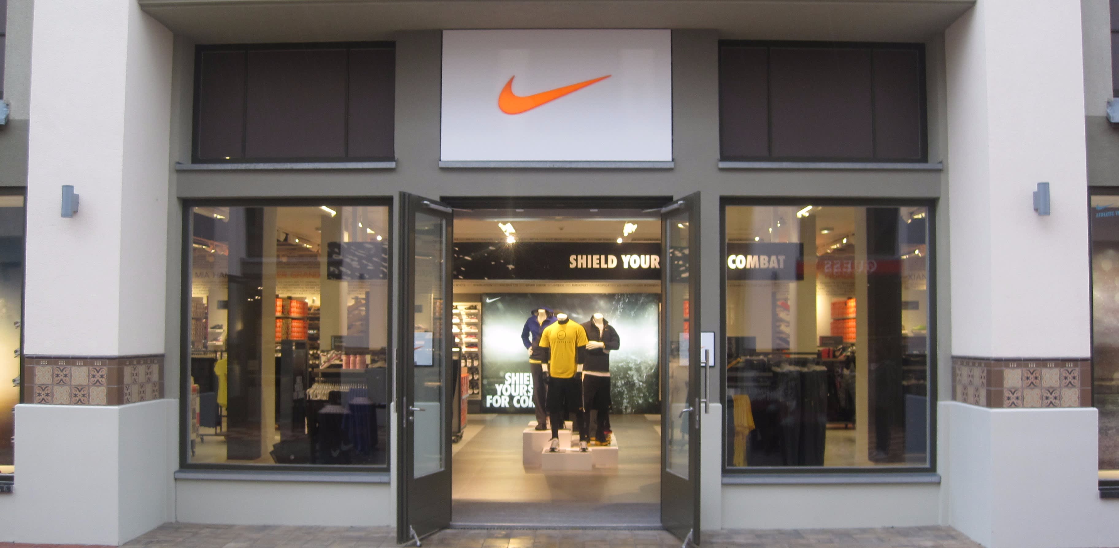 Conflict voetstuk door elkaar haspelen Nike Factory Store Ingolstadt. Ingolstadt, Bavaria. Nike.com