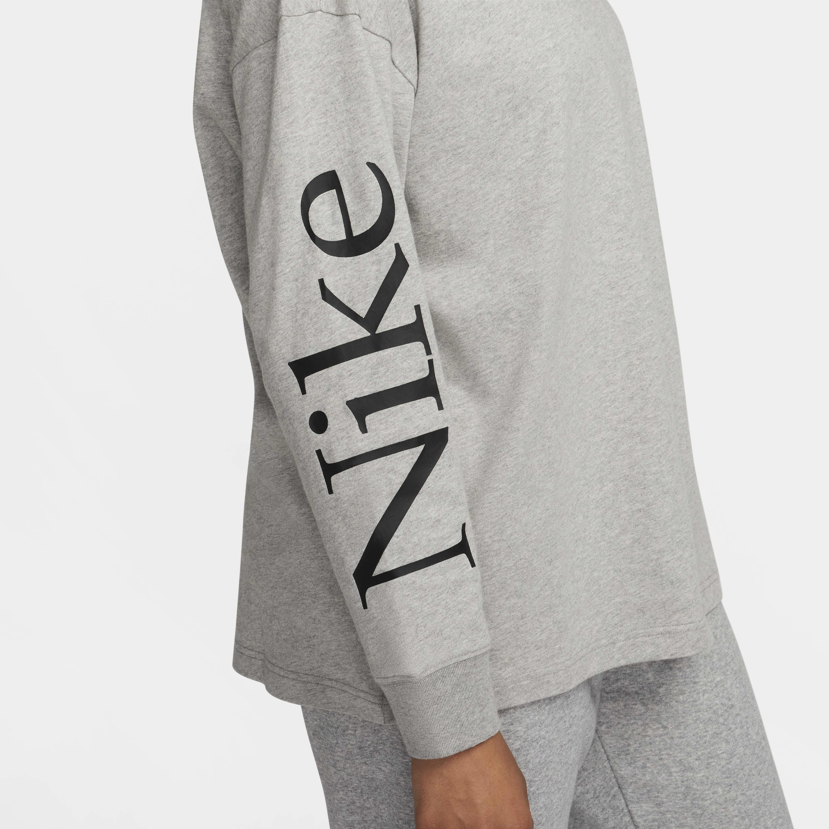 Nike Sportswear Women's Oversized Long-Sleeve Top