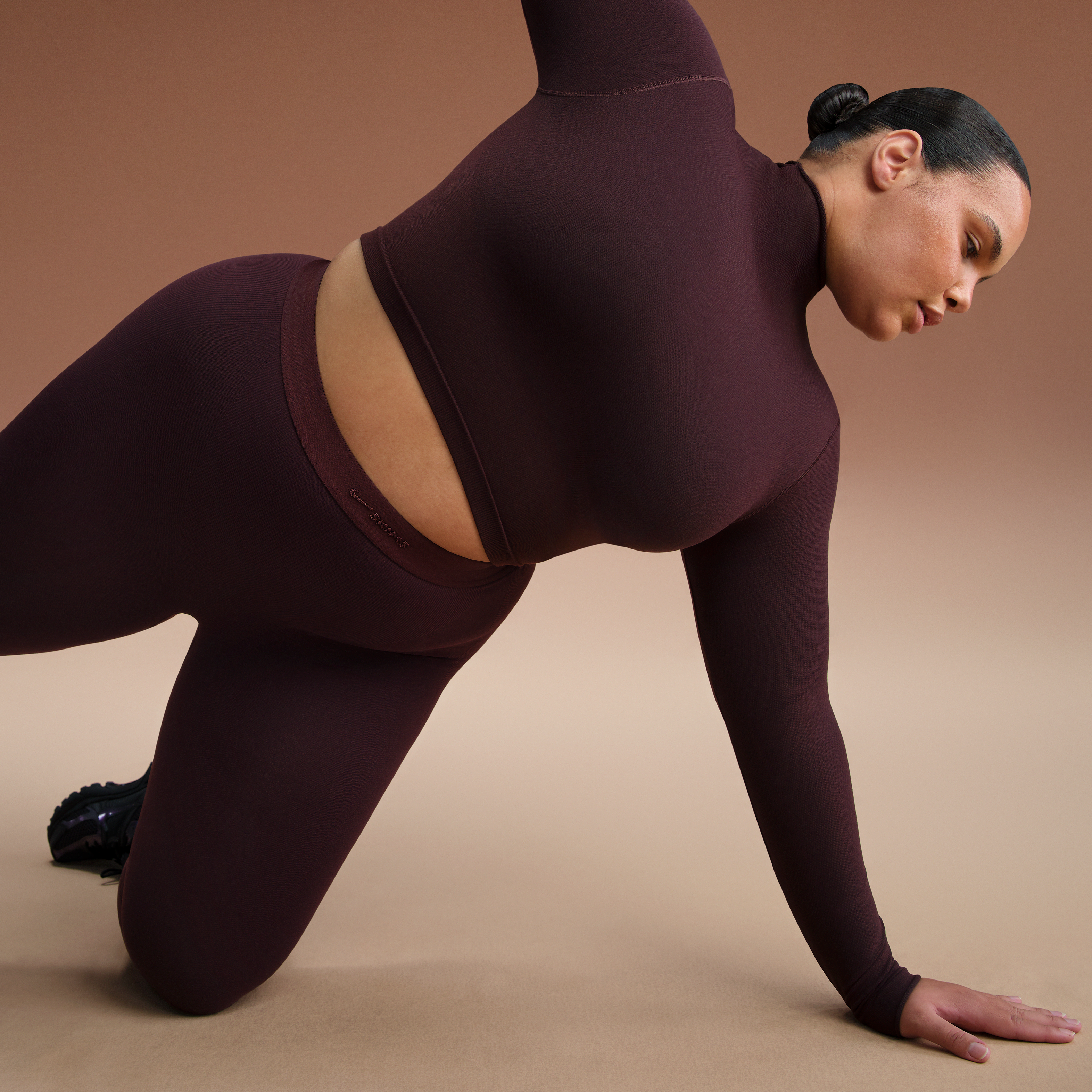 NikeSKIMS Vintage Seamless Women's Mock-Neck Crop Top