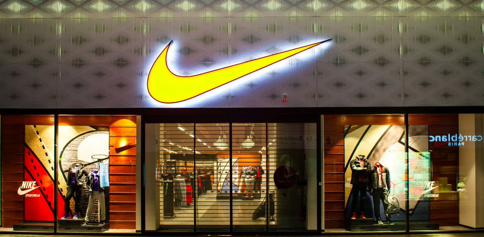 Nike Stores in France. XL