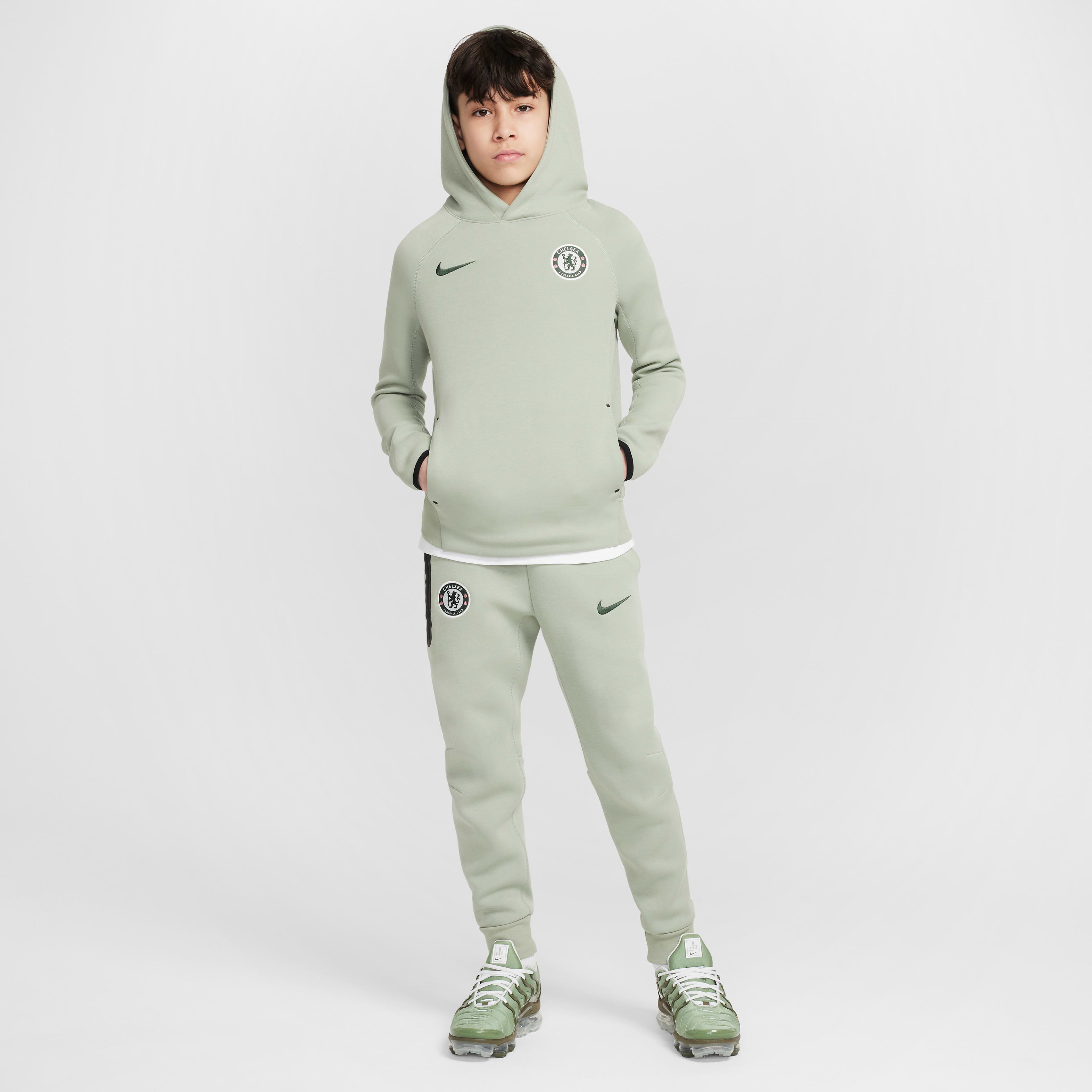 Chelsea FC Tech Big Kids' (Boys') Nike Soccer Fleece Pullover Hoodie