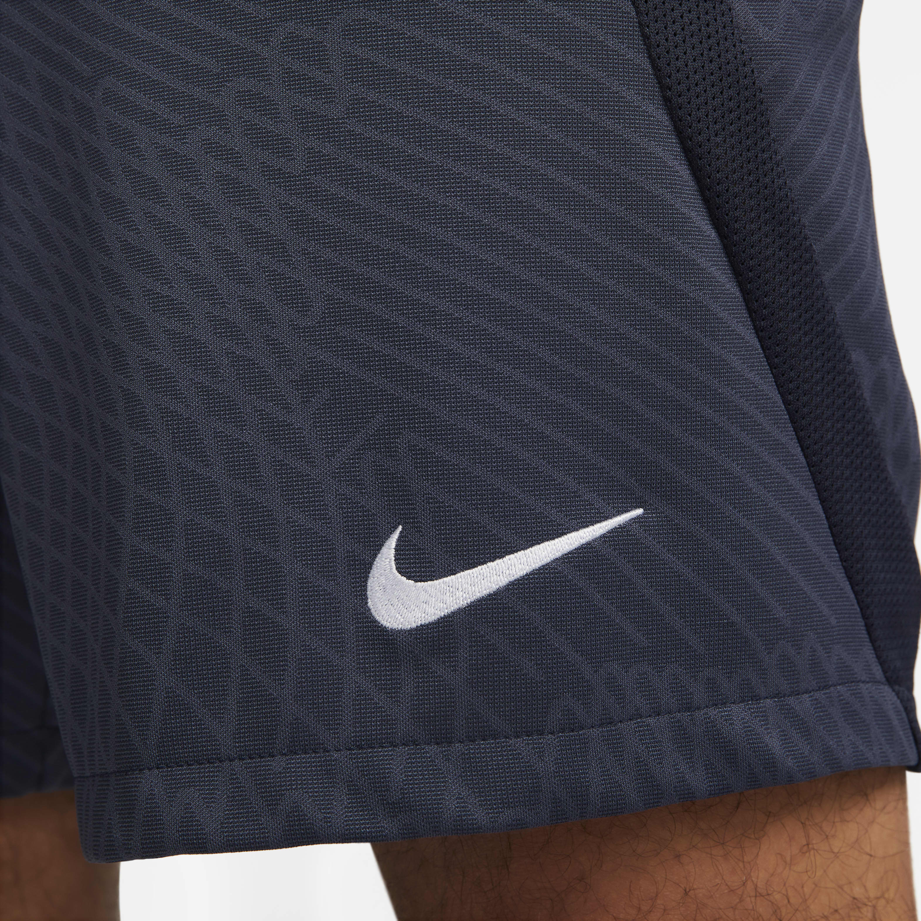 Tottenham Hotspur Strike Men's Nike Dri-FIT Knit Soccer Shorts