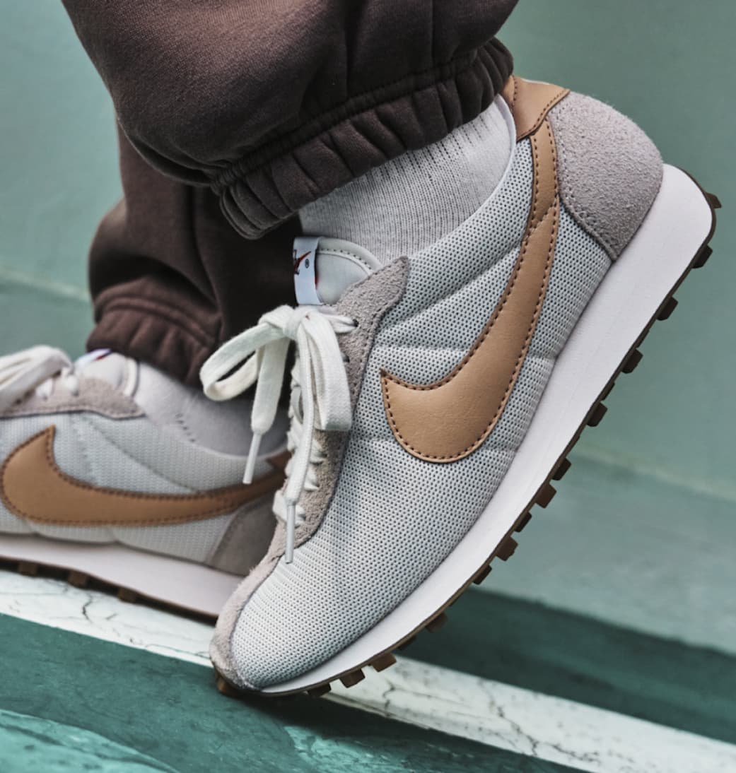 รองเท้า เสื้อผ้า และอุปกรณ์เสริมสำหรับสตรีจาก