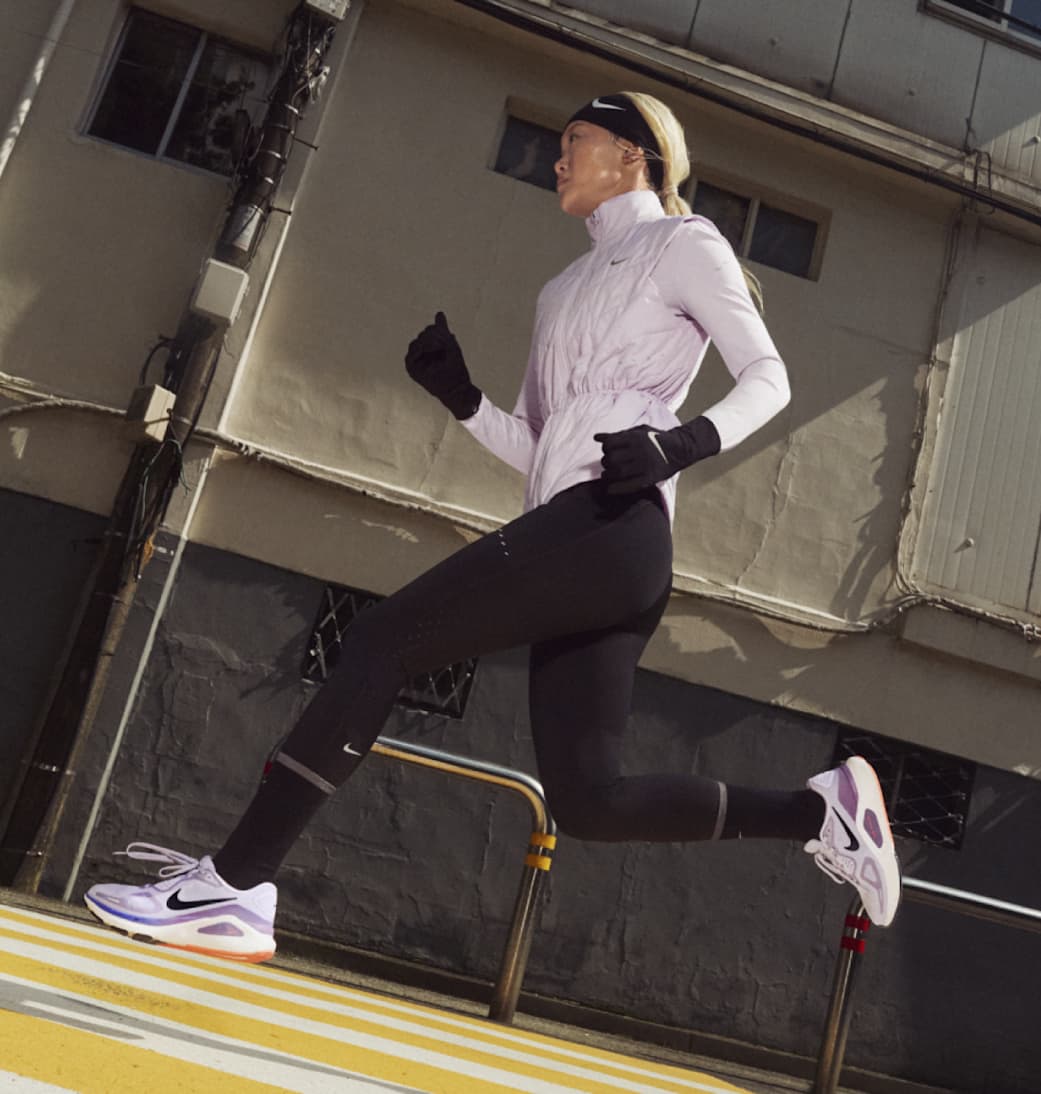 Nike 女鞋、服裝與配件