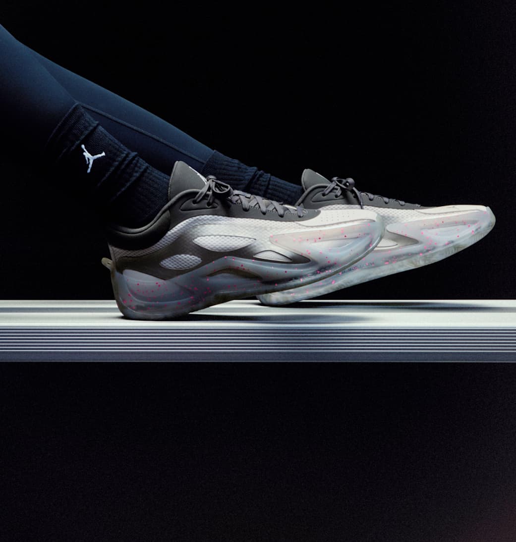 Nike 女鞋、服裝與配件