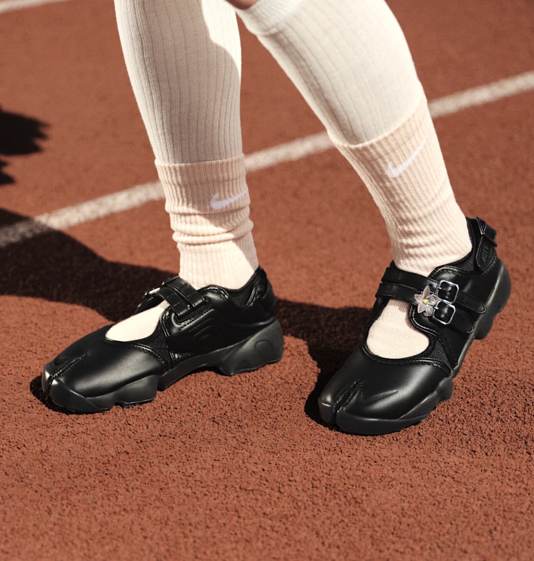 Nike 女鞋、服裝與配件, 分趾設計的經典圖騰