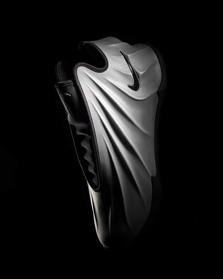 De Nike G.T. Cut 4: stap de toekomst van basketbal in met deze opvallende en vernieuwende schoen, en speel nog beter.