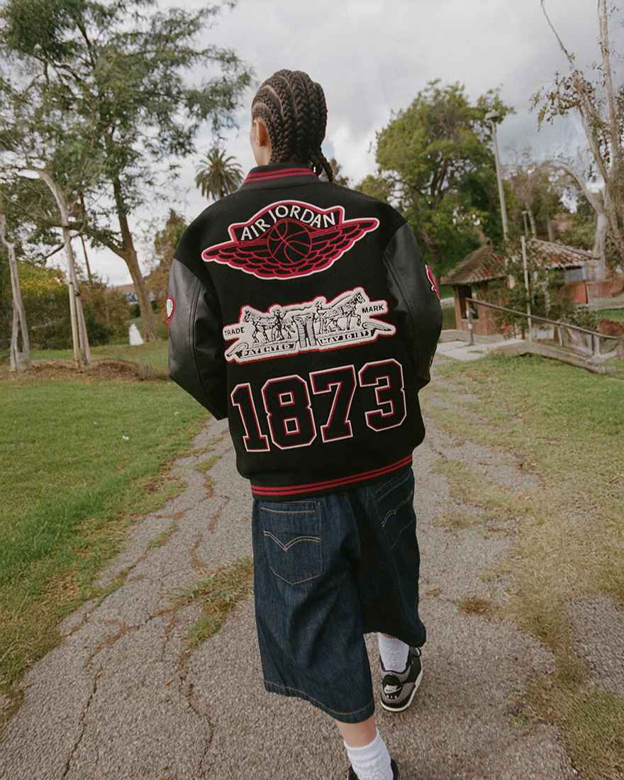 Jordan y Levi's colaboran para lanzar nuevas combinaciones de colores de las Air Jordan 3 y una colección de ropa