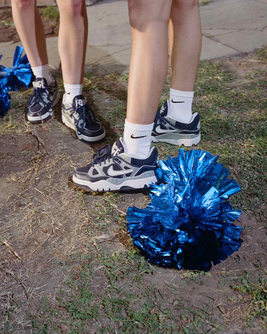 Els retrobaments d'antics alumnes universitaris i la cultura popular es fusionen en les Air Force 3 de Nike i Nigo