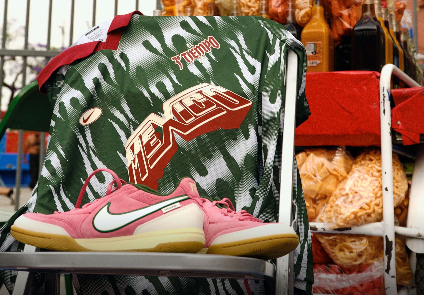 Nike Sportswear (NSW), Alta gama fuera de la cancha