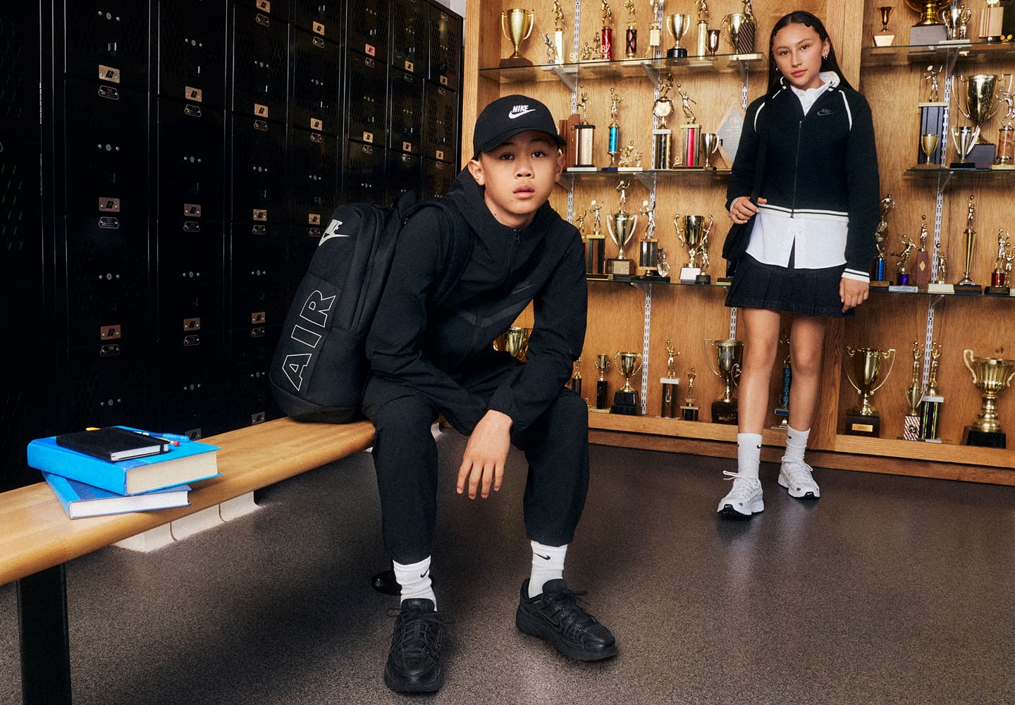 Nike Para Niños, Esenciales en Blanco y Negro