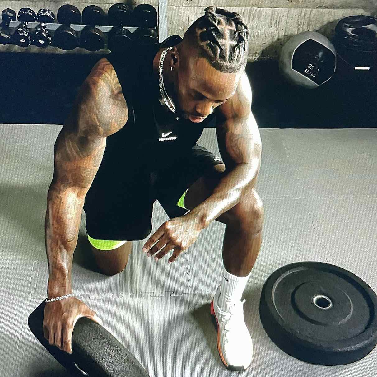 Moet ik cardio voor of na mijn krachttraining doen?