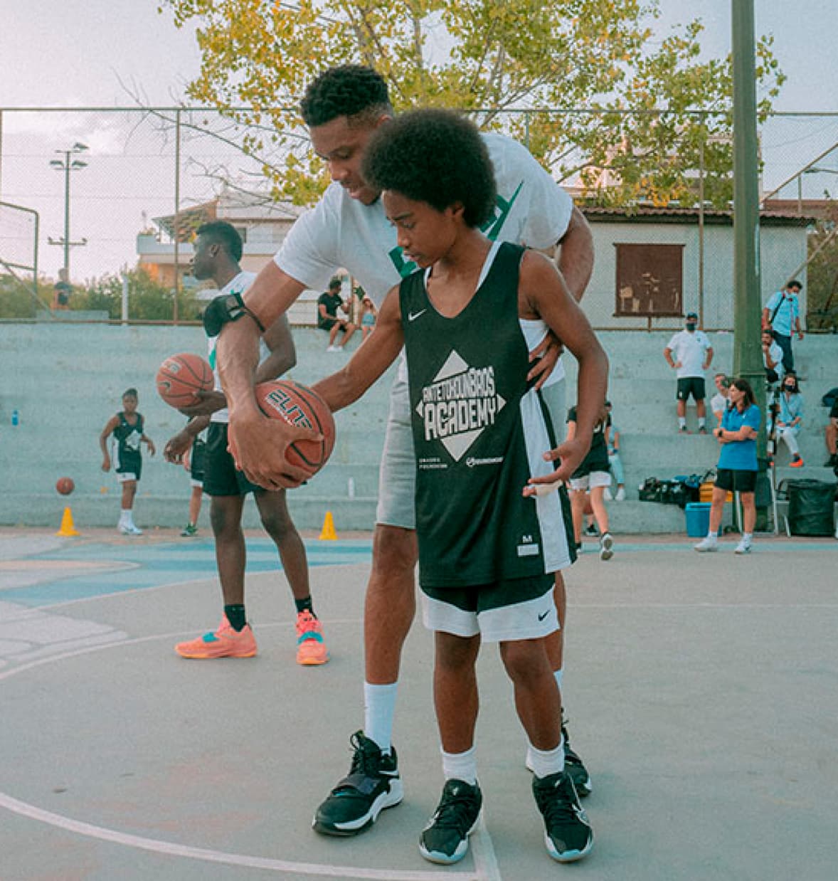 Az AntetokounBros Akadémia akcióban