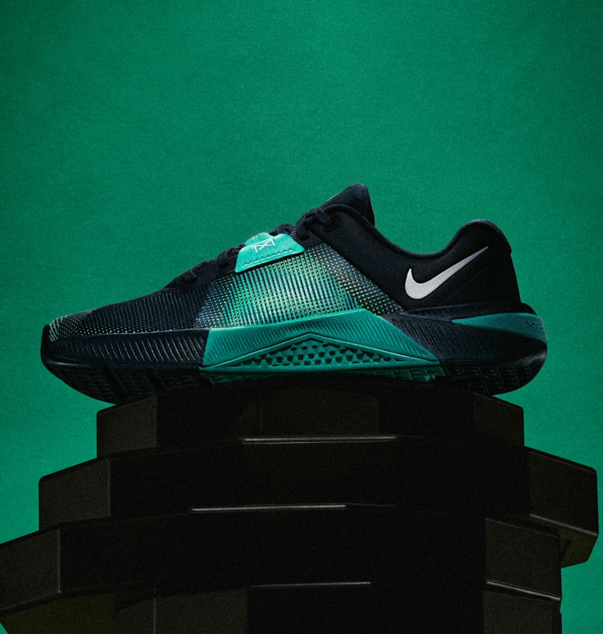 Nike 女鞋、服裝與配件