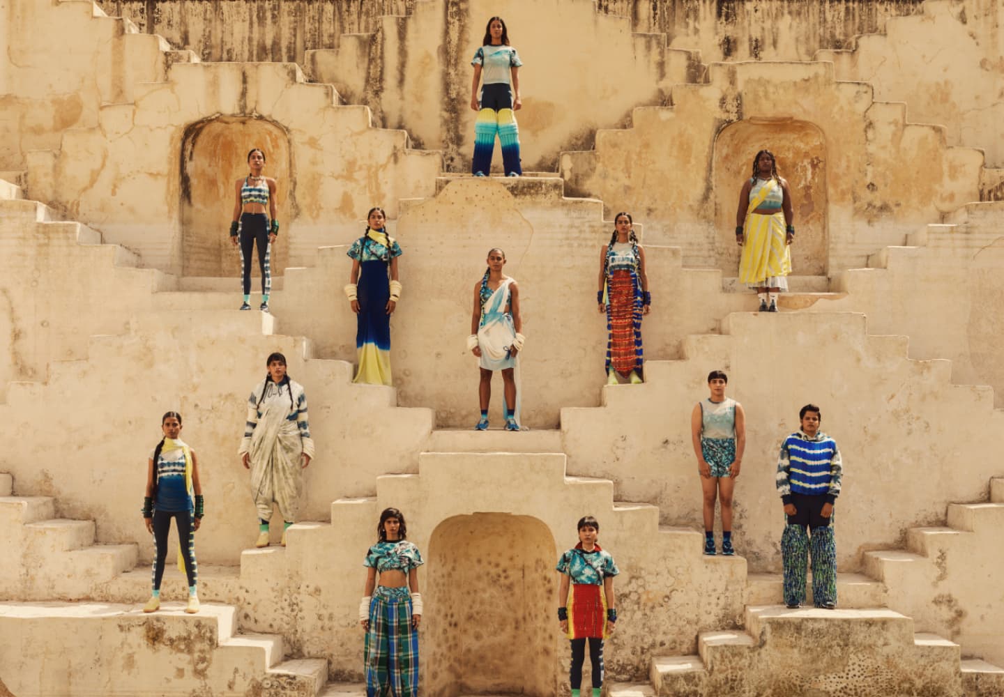 Nike 女鞋、服裝與配件