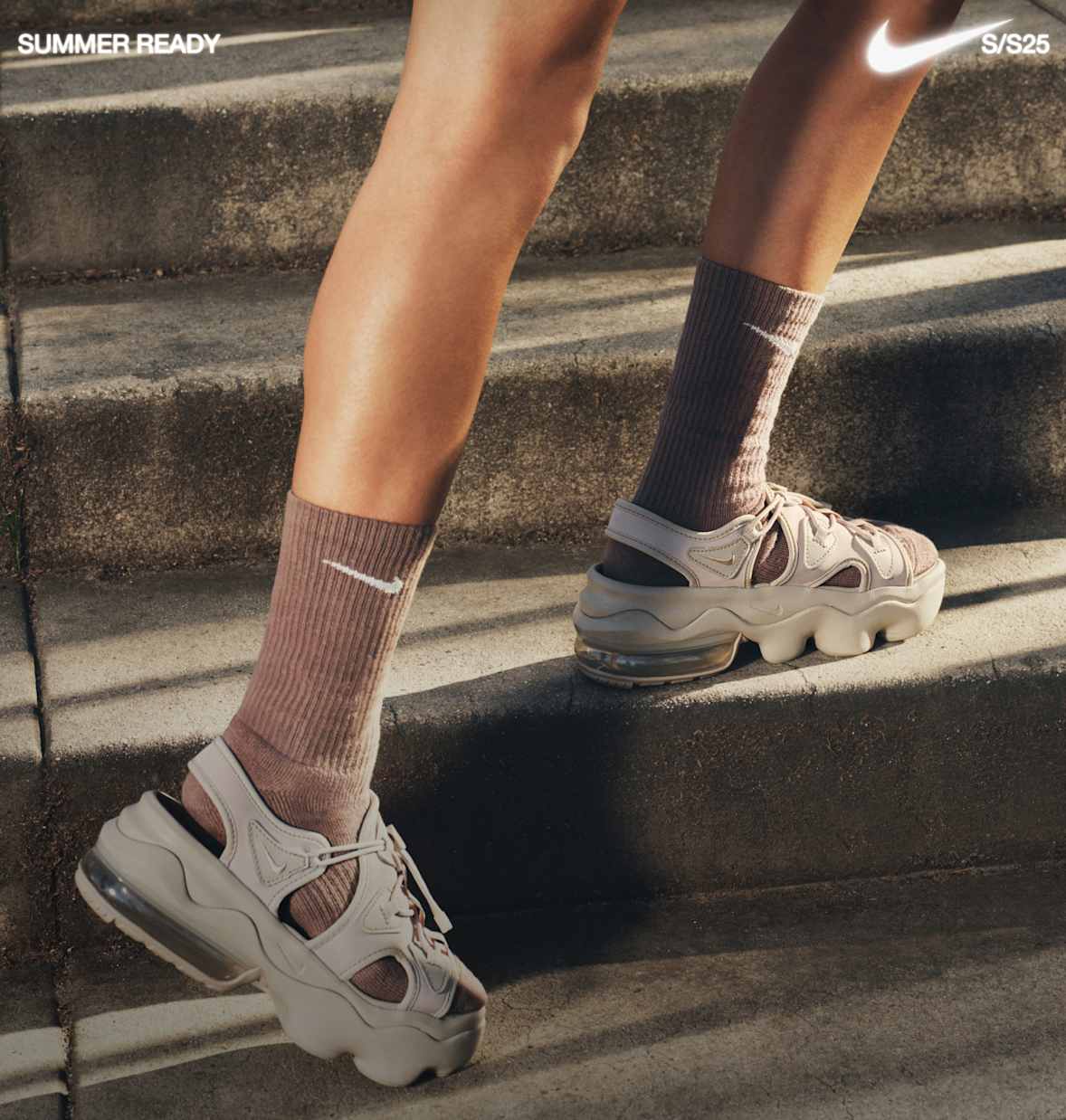 Nike 女鞋、服裝與配件