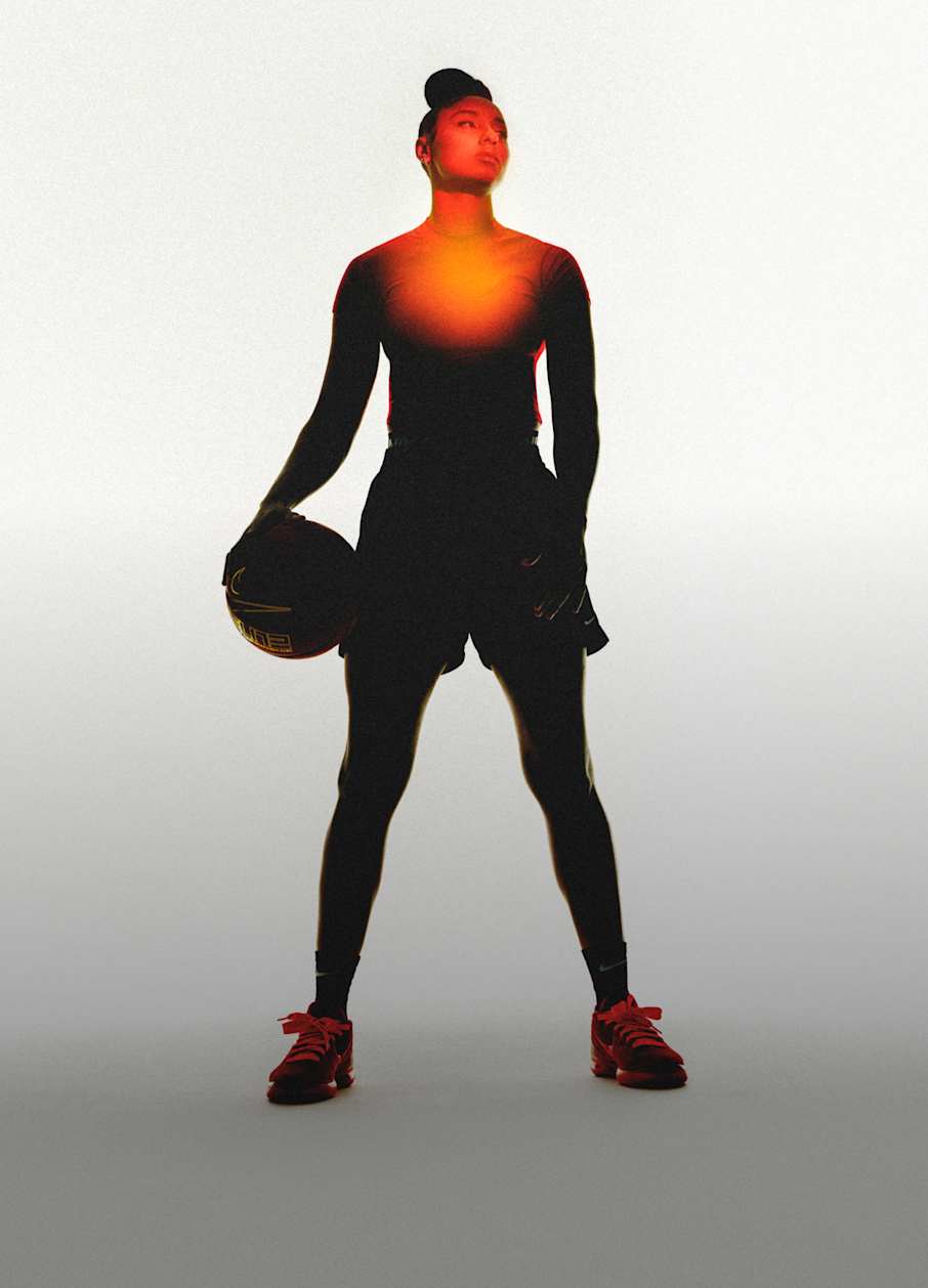 Sitio web oficial de Nike, Ignite your game in the LeBron NXXT Gen by Juju.