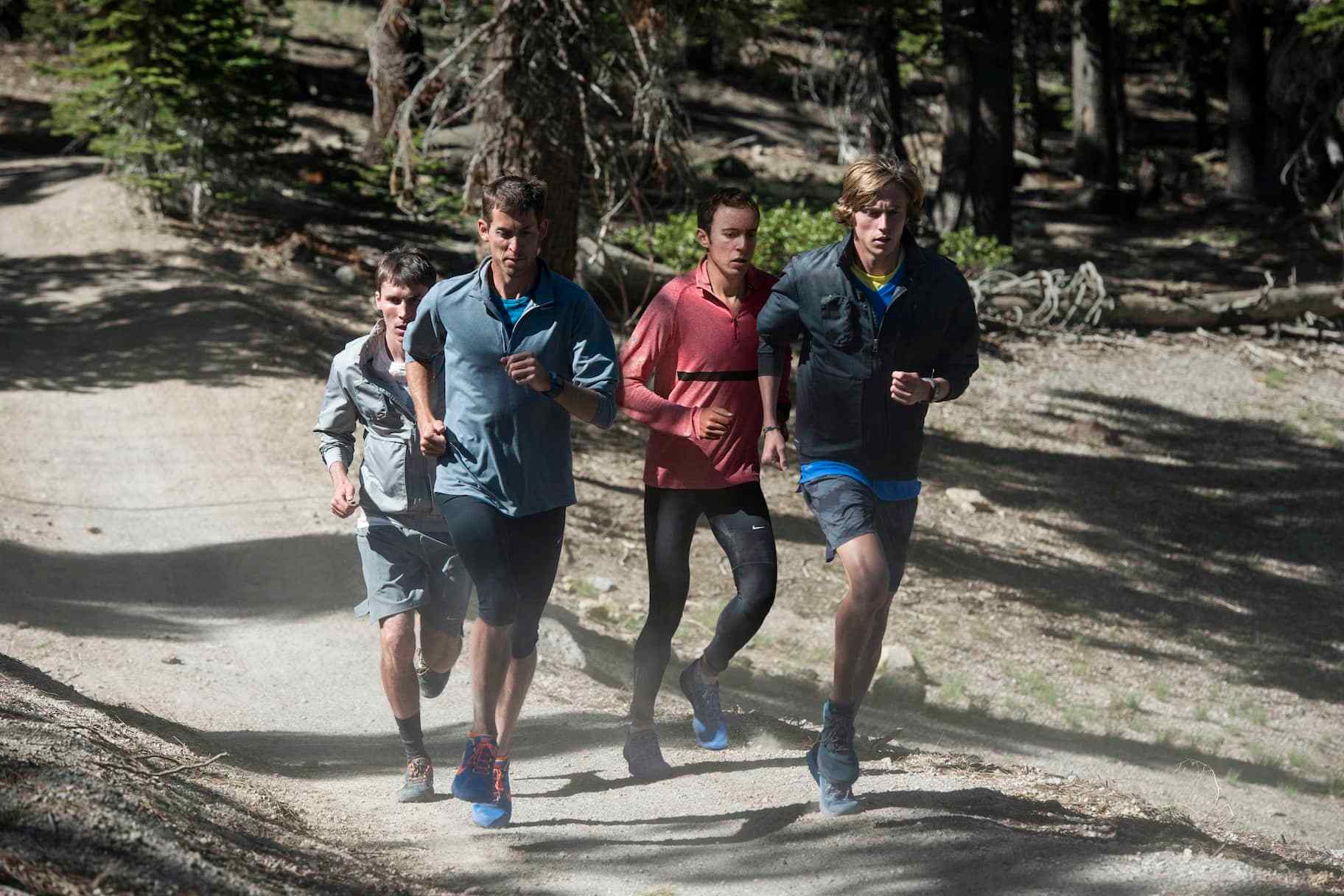 トレイルランニングシューズとランニングシューズの違いは何ですか？