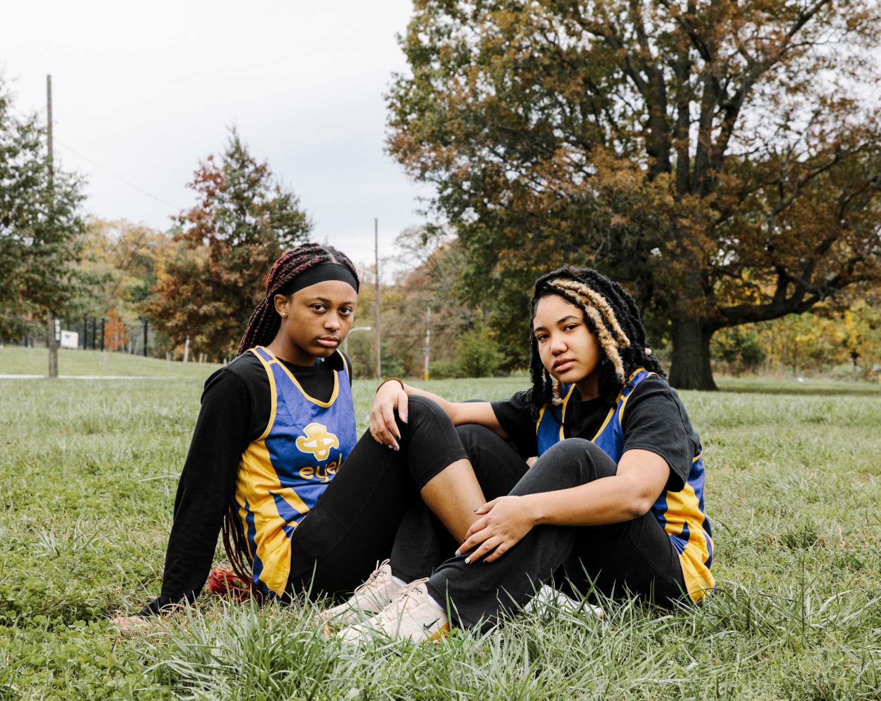 Keyla Jordan, 15 ans
Source constante de légèreté pour ses coéquipières, Kayla est décrite par Coach Jaz comme « un petit clown amusant la galerie. Elle fait ce qu'elle a à faire, mais en même temps, elle essaye toujours de rendre les choses plus légères, explique Coach Jaz. Elle apporte un bon équilibre aux filles. Elle a vraiment un cœur pur. »
Anai'ya Baskerville, 17 ans
La maman d'Anai'ya aujourd'hui décédée, Rosalyn, a amené sa fille dans l'équipe Eyekonz il y a près de quatre ans. « Plus jeune, quand j'étais dans la voiture avec ma mère et mes frères et sœurs, elle avait transformé en chanson les affirmations "Je suis", explique Anai'ya. On la chantait tout le temps. »
