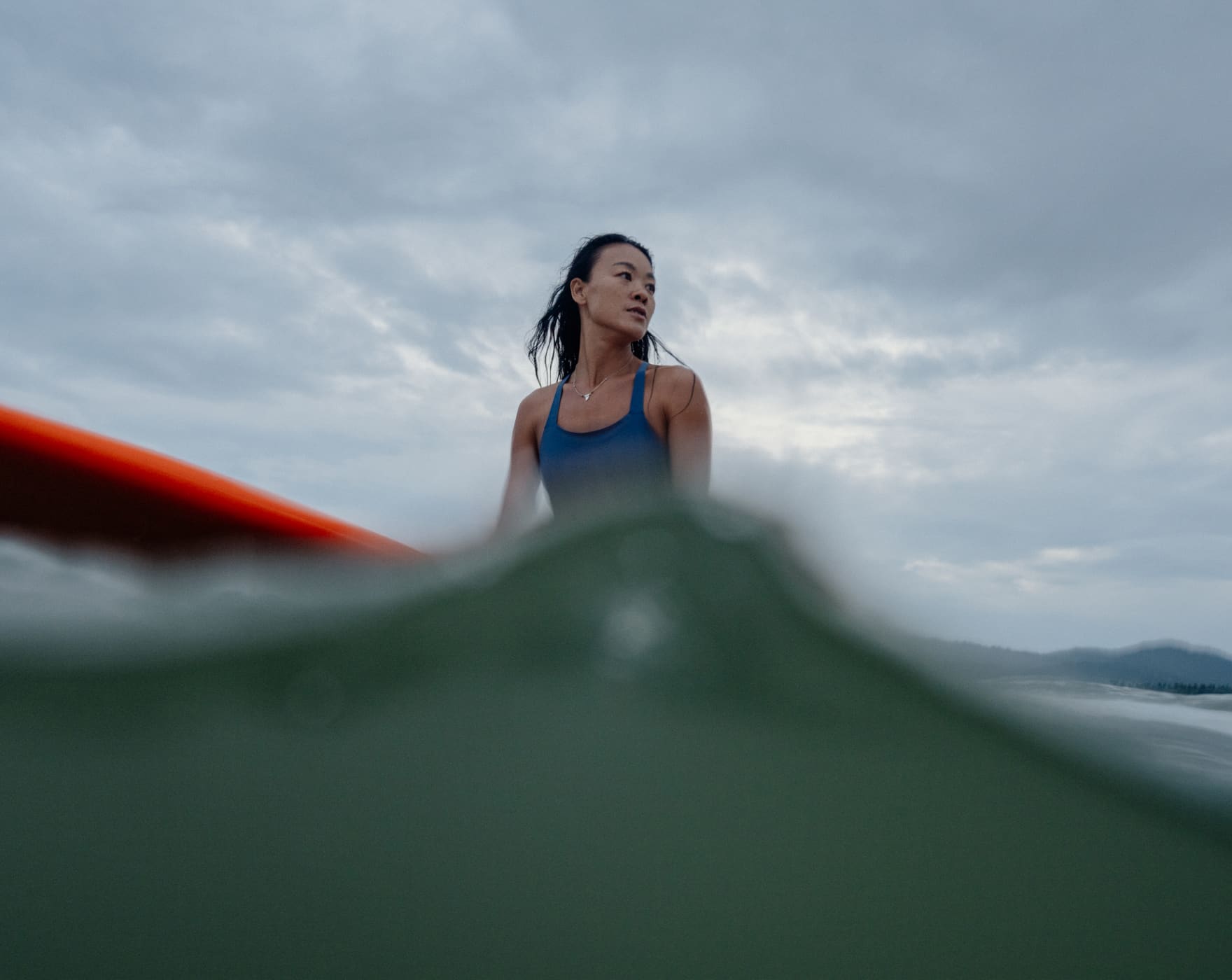Surferinnen schlagen hohe Wellen in Hainan