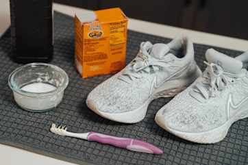 So reinigst du Mesh-Schuhe