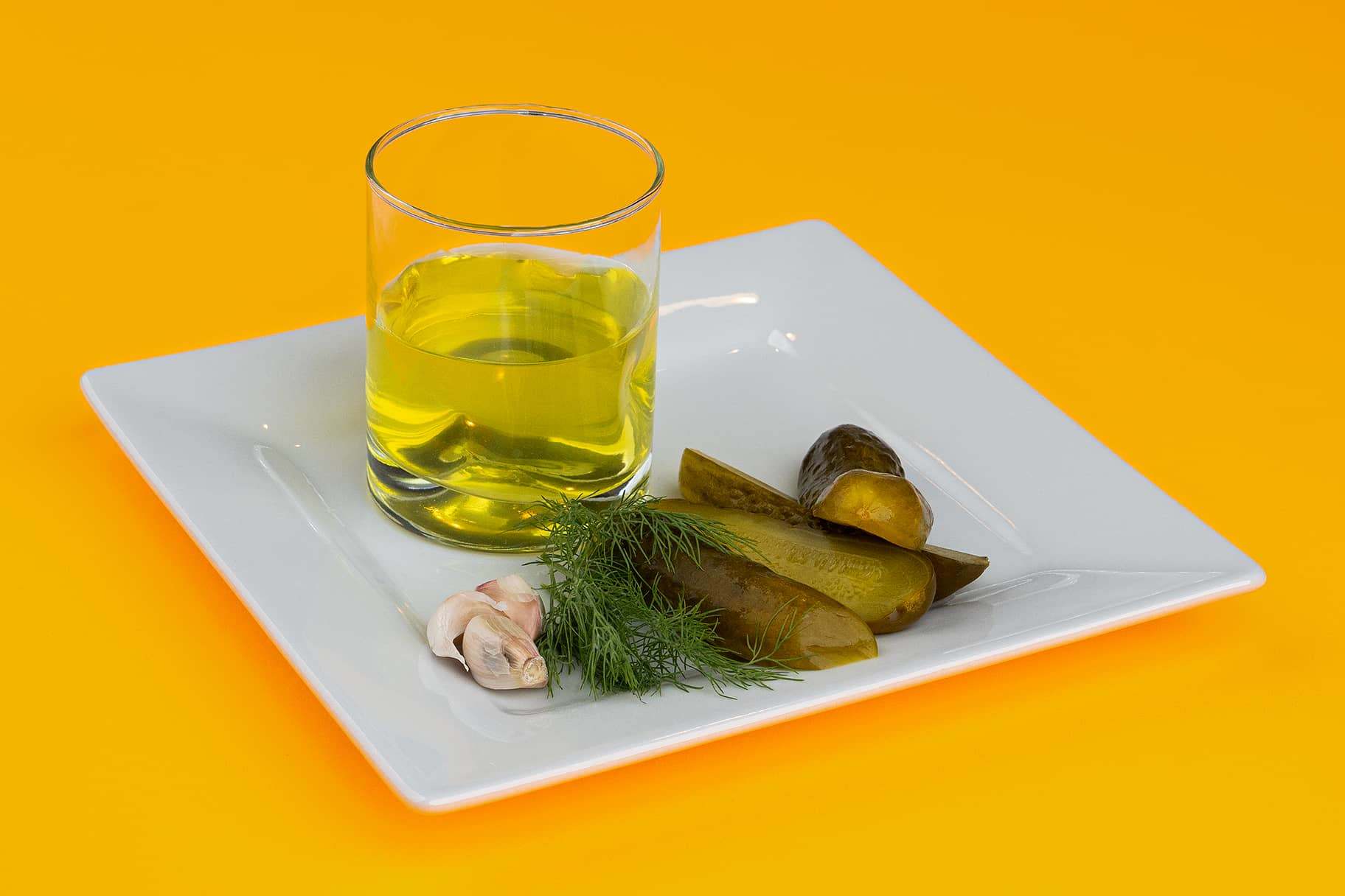 Bere il succo di sottaceti fa bene? Una dietologa qualificata spiega i suoi potenziali benefici