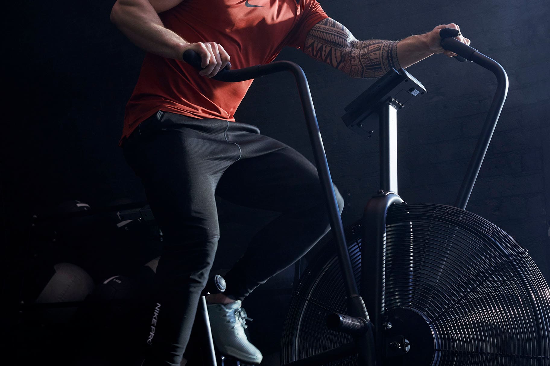 Warum Radfahren gegen Knieschmerzen hilft. Nike DE