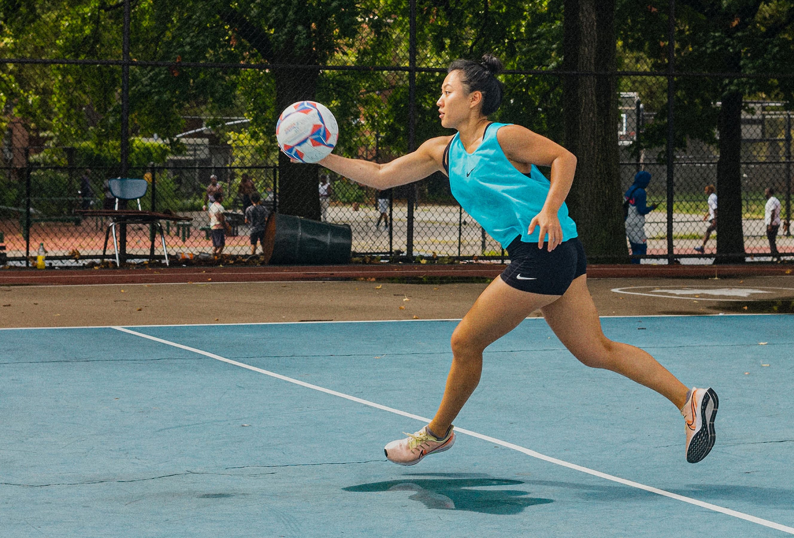 Snap Shots: szukanie społeczności przez netball z Maggi Gao