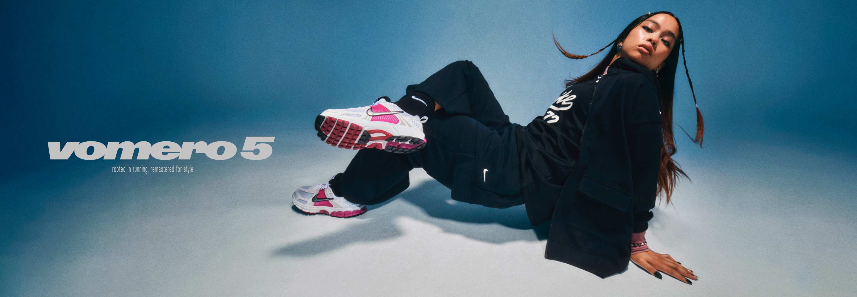 Nike Teens : un look sportif et edgy avec la Vomero 5